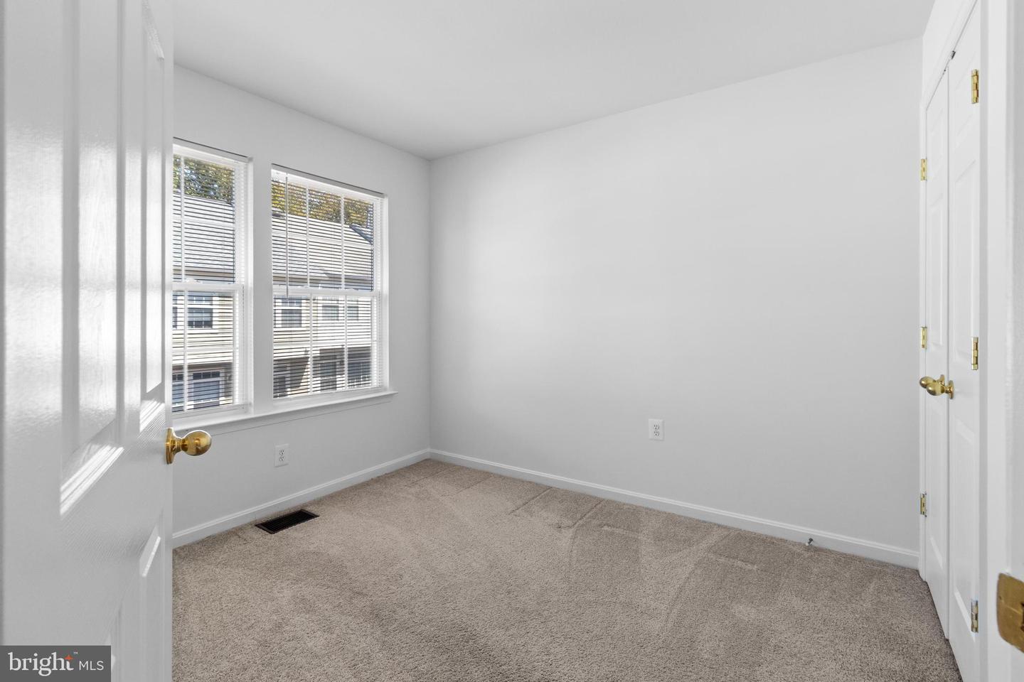 4081 FOUNTAINSIDE LN, FAIRFAX, Virginia 22030, 3 Bedrooms Bedrooms, ,2 BathroomsBathrooms,Residential,For sale,4081 FOUNTAINSIDE LN,VAFX2262922 MLS # VAFX2262922