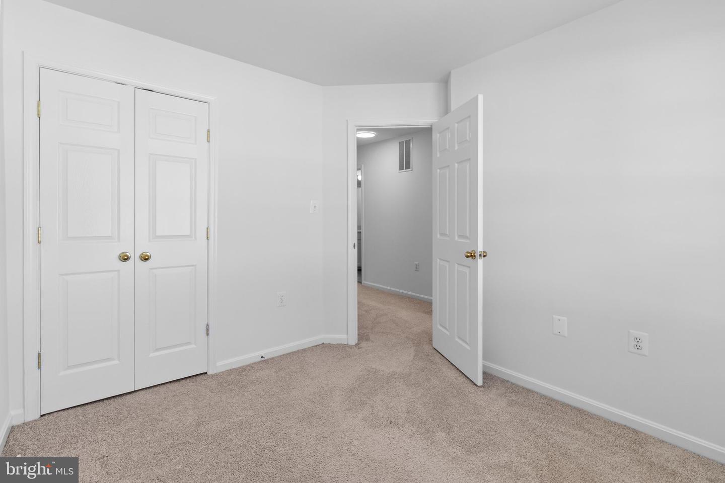 4081 FOUNTAINSIDE LN, FAIRFAX, Virginia 22030, 3 Bedrooms Bedrooms, ,2 BathroomsBathrooms,Residential,For sale,4081 FOUNTAINSIDE LN,VAFX2262922 MLS # VAFX2262922
