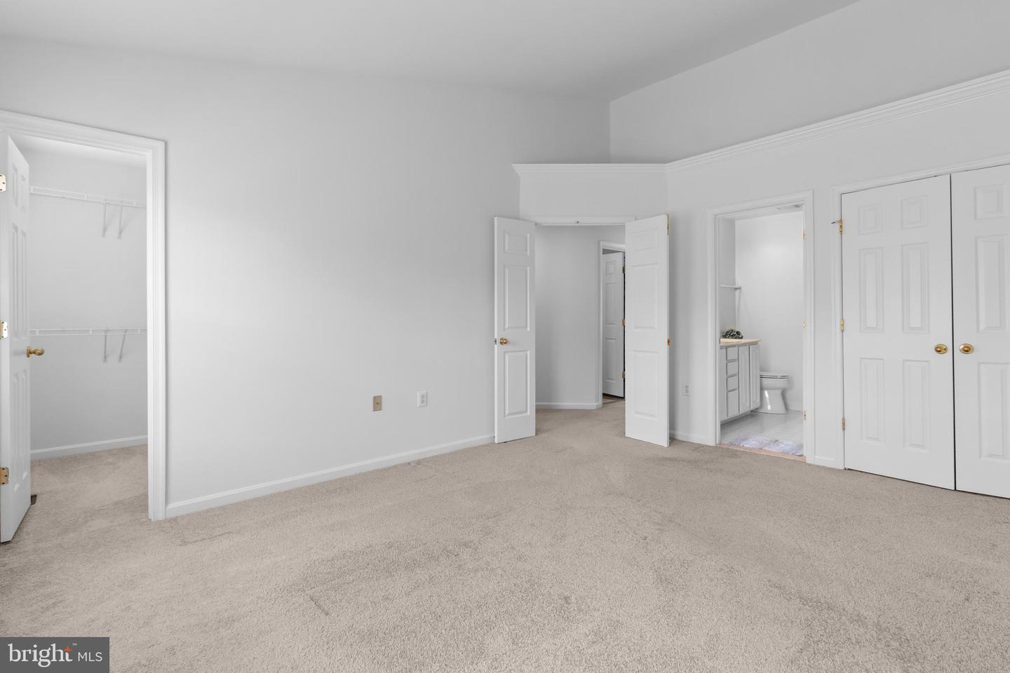 4081 FOUNTAINSIDE LN, FAIRFAX, Virginia 22030, 3 Bedrooms Bedrooms, ,2 BathroomsBathrooms,Residential,For sale,4081 FOUNTAINSIDE LN,VAFX2262922 MLS # VAFX2262922