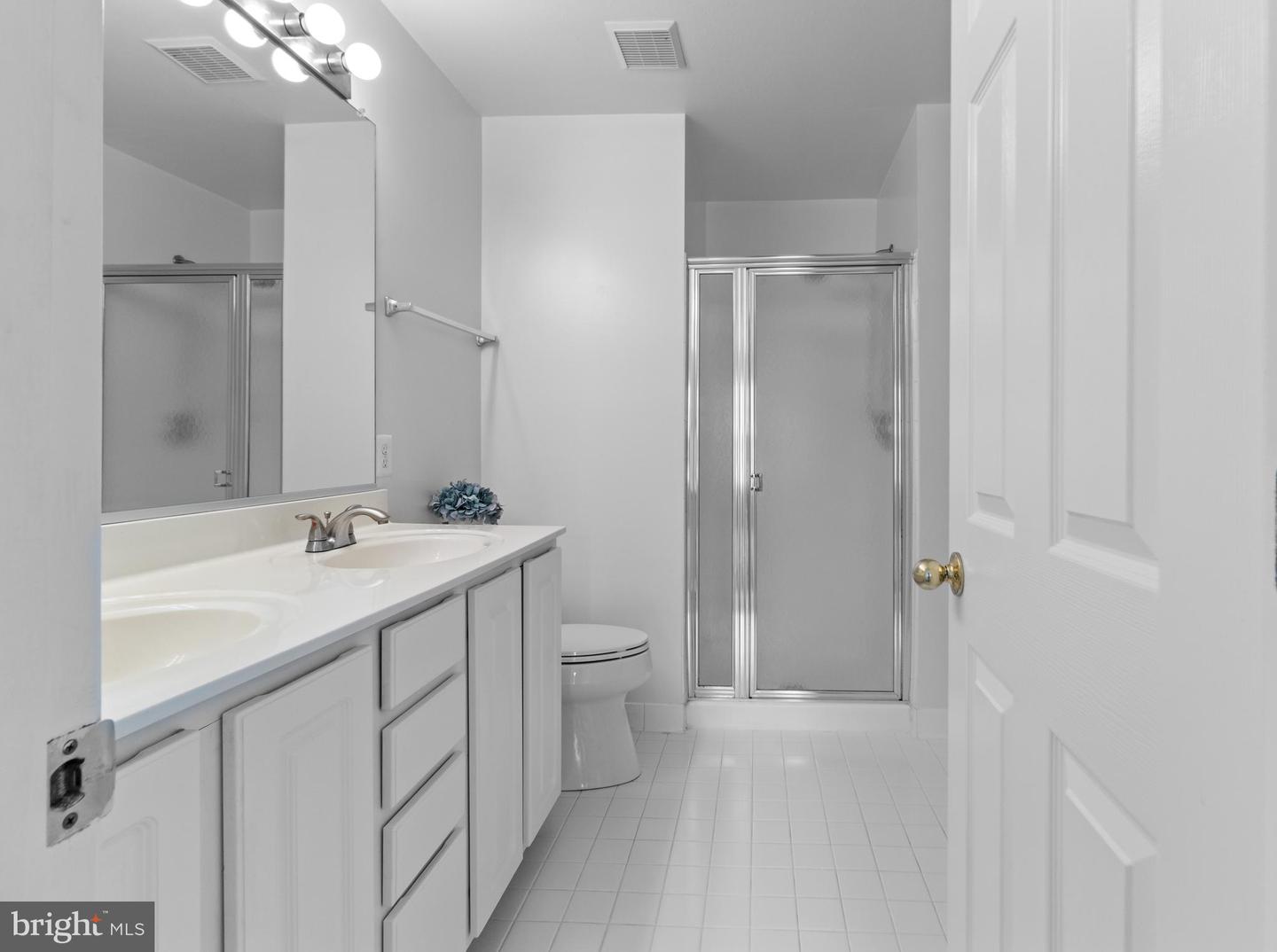 4081 FOUNTAINSIDE LN, FAIRFAX, Virginia 22030, 3 Bedrooms Bedrooms, ,2 BathroomsBathrooms,Residential,For sale,4081 FOUNTAINSIDE LN,VAFX2262922 MLS # VAFX2262922