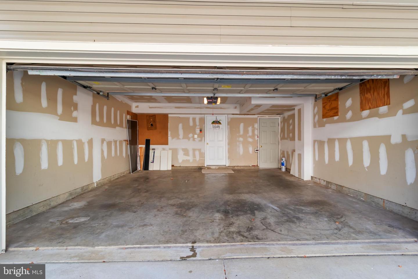 4081 FOUNTAINSIDE LN, FAIRFAX, Virginia 22030, 3 Bedrooms Bedrooms, ,2 BathroomsBathrooms,Residential,For sale,4081 FOUNTAINSIDE LN,VAFX2262922 MLS # VAFX2262922