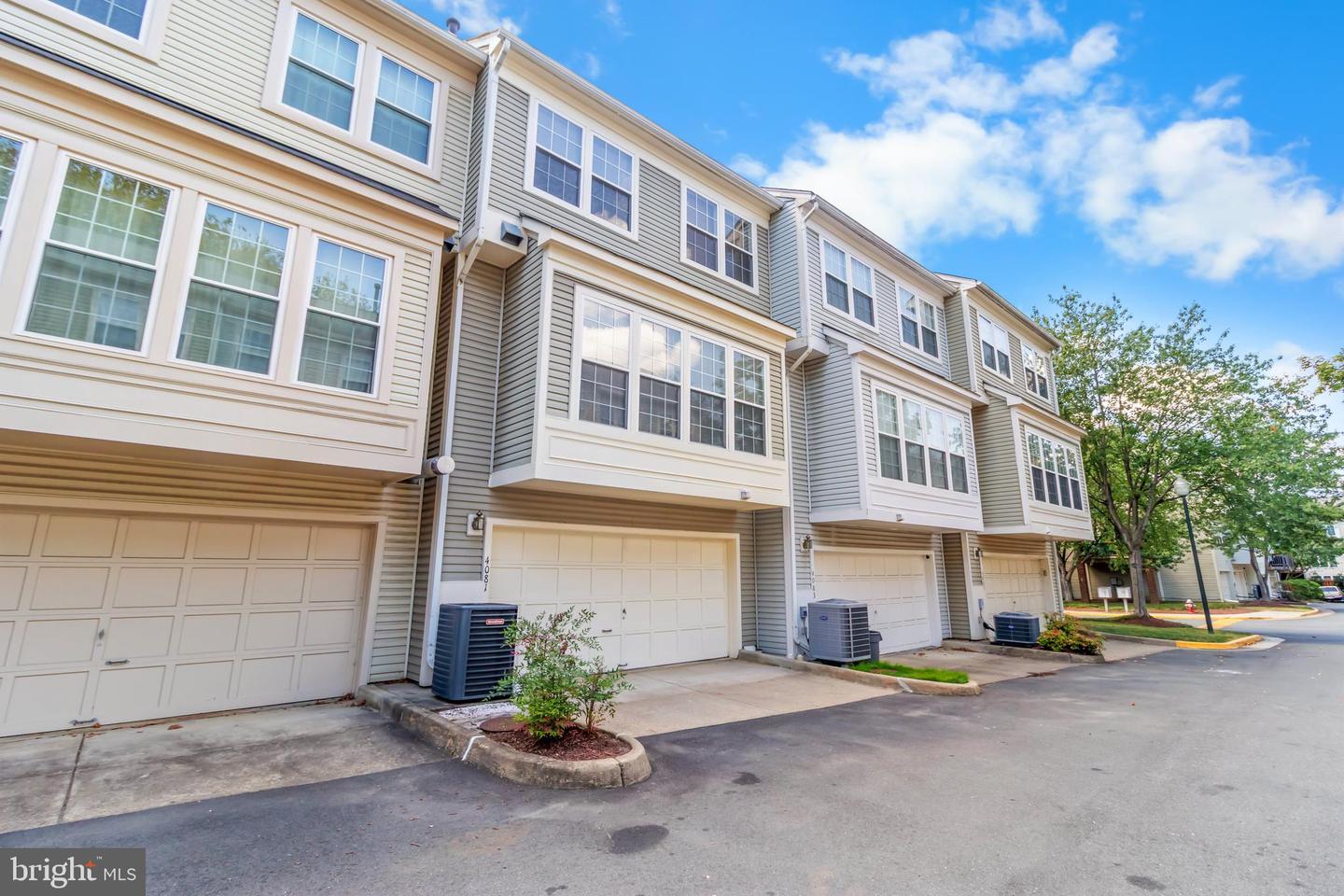 4081 FOUNTAINSIDE LN, FAIRFAX, Virginia 22030, 3 Bedrooms Bedrooms, ,2 BathroomsBathrooms,Residential,For sale,4081 FOUNTAINSIDE LN,VAFX2262922 MLS # VAFX2262922