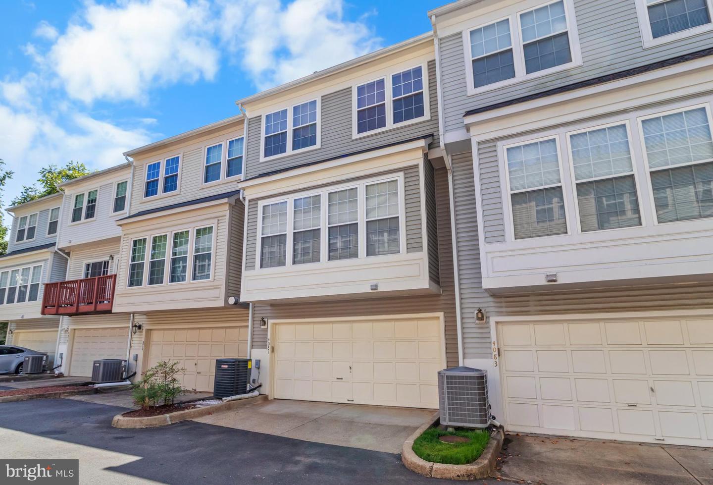 4081 FOUNTAINSIDE LN, FAIRFAX, Virginia 22030, 3 Bedrooms Bedrooms, ,2 BathroomsBathrooms,Residential,For sale,4081 FOUNTAINSIDE LN,VAFX2262922 MLS # VAFX2262922