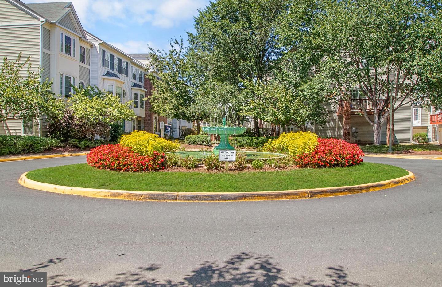 4081 FOUNTAINSIDE LN, FAIRFAX, Virginia 22030, 3 Bedrooms Bedrooms, ,2 BathroomsBathrooms,Residential,For sale,4081 FOUNTAINSIDE LN,VAFX2262922 MLS # VAFX2262922