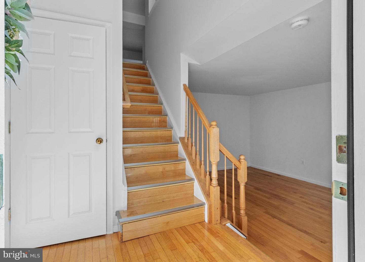 4081 FOUNTAINSIDE LN, FAIRFAX, Virginia 22030, 3 Bedrooms Bedrooms, ,2 BathroomsBathrooms,Residential,For sale,4081 FOUNTAINSIDE LN,VAFX2262922 MLS # VAFX2262922