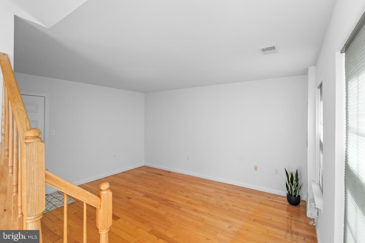 4081 FOUNTAINSIDE LN, FAIRFAX, Virginia 22030, 3 Bedrooms Bedrooms, ,2 BathroomsBathrooms,Residential,For sale,4081 FOUNTAINSIDE LN,VAFX2262922 MLS # VAFX2262922
