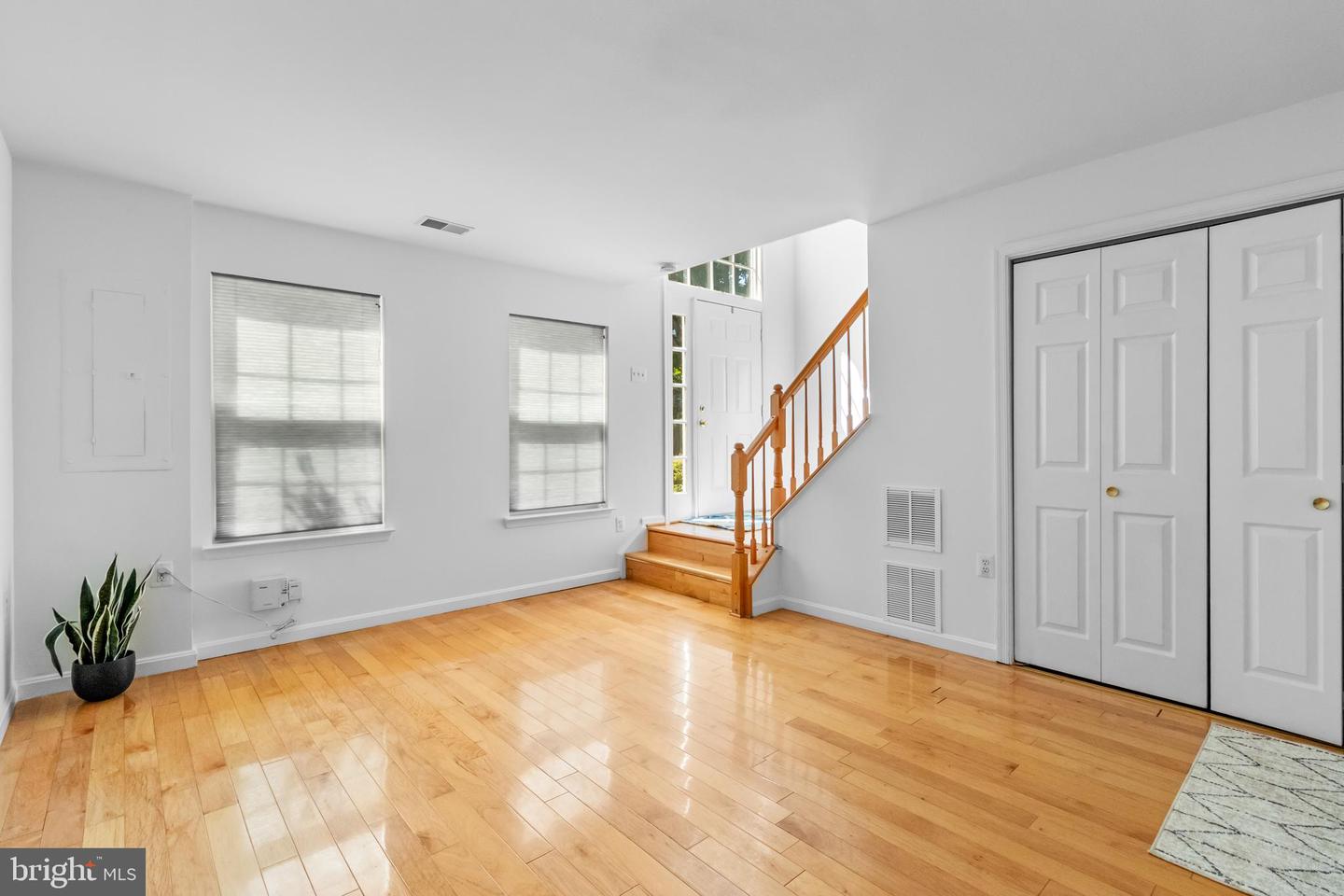 4081 FOUNTAINSIDE LN, FAIRFAX, Virginia 22030, 3 Bedrooms Bedrooms, ,2 BathroomsBathrooms,Residential,For sale,4081 FOUNTAINSIDE LN,VAFX2262922 MLS # VAFX2262922