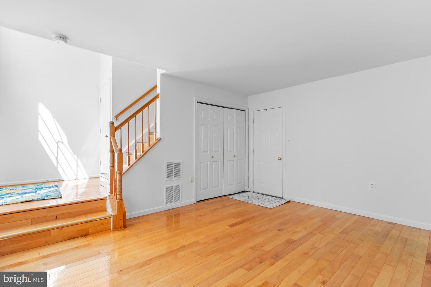 4081 FOUNTAINSIDE LN, FAIRFAX, Virginia 22030, 3 Bedrooms Bedrooms, ,2 BathroomsBathrooms,Residential,For sale,4081 FOUNTAINSIDE LN,VAFX2262922 MLS # VAFX2262922