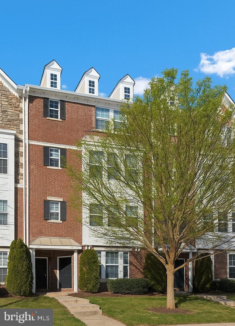 44075 PEIROSA TER, CHANTILLY, Virginia 20152, 3 Bedrooms Bedrooms, ,2 BathroomsBathrooms,Residential,For sale,44075 PEIROSA TER,VALO2105202 MLS # VALO2105202