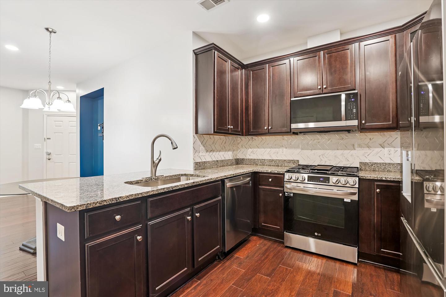 44075 PEIROSA TER, CHANTILLY, Virginia 20152, 3 Bedrooms Bedrooms, ,2 BathroomsBathrooms,Residential,For sale,44075 PEIROSA TER,VALO2105202 MLS # VALO2105202