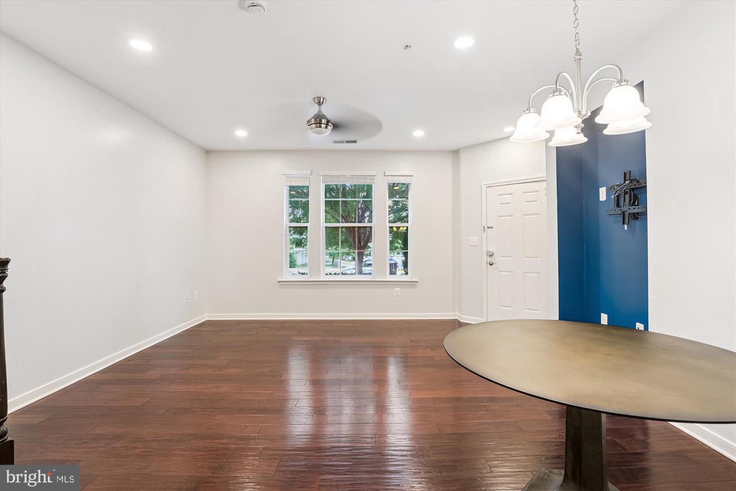 44075 PEIROSA TER, CHANTILLY, Virginia 20152, 3 Bedrooms Bedrooms, ,2 BathroomsBathrooms,Residential,For sale,44075 PEIROSA TER,VALO2105202 MLS # VALO2105202