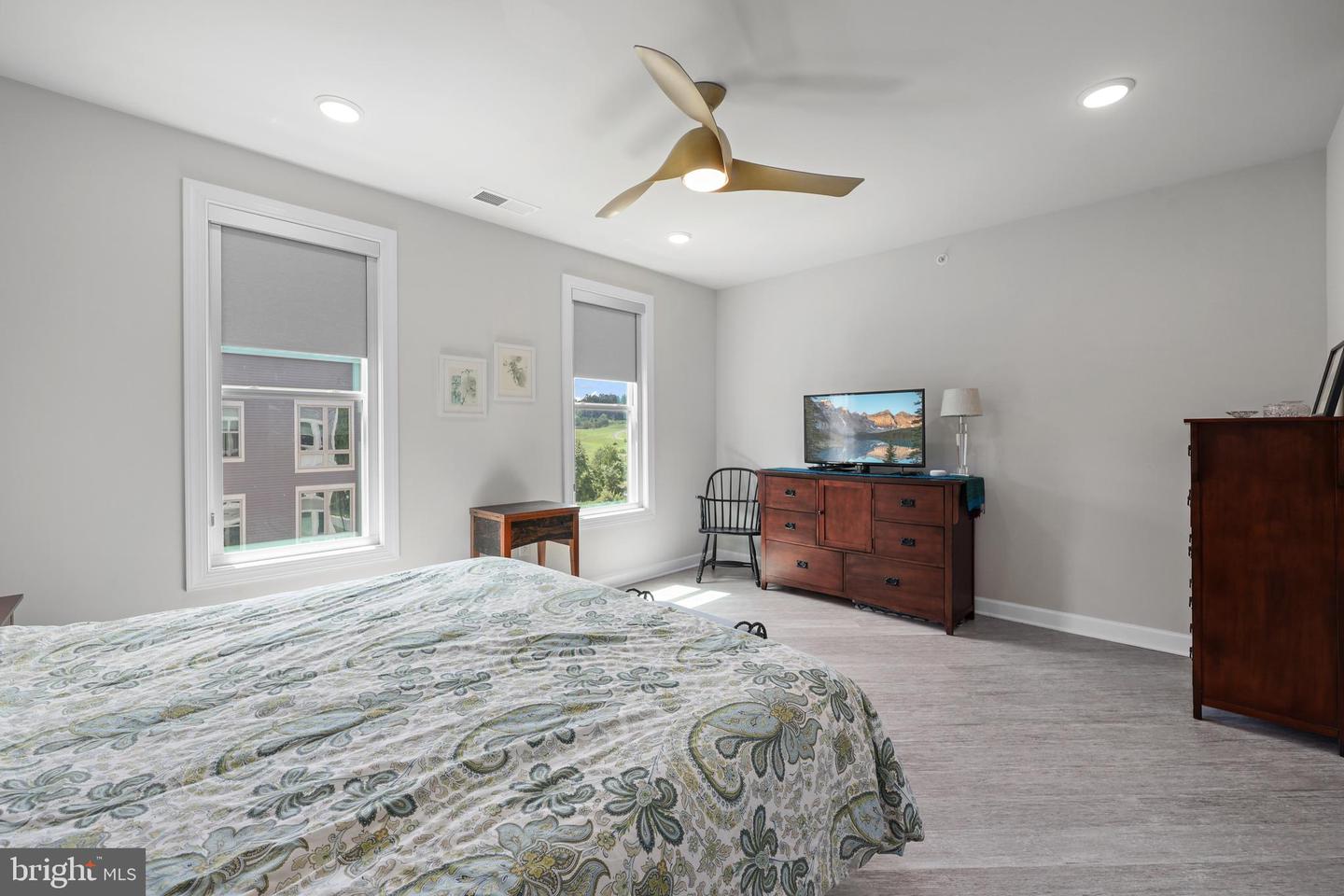 6101 FAIRVIEW FARM DR #408, ALEXANDRIA, Virginia 22315, 2 Bedrooms Bedrooms, ,2 BathroomsBathrooms,Residential,For sale,6101 FAIRVIEW FARM DR #408,VAFX2262956 MLS # VAFX2262956