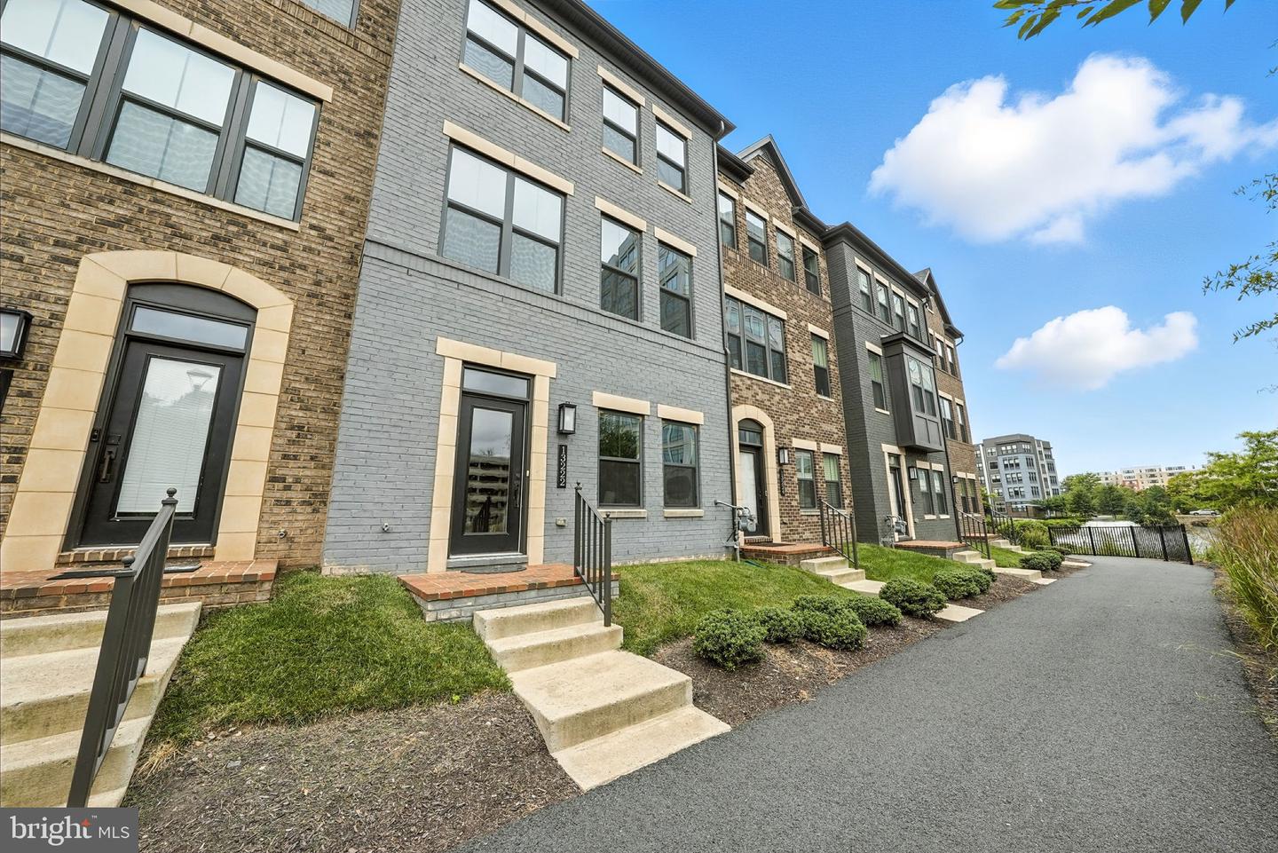 13222 LAKE WATERVIEW WAY, HERNDON, Virginia 20171, 3 Bedrooms Bedrooms, ,3 BathroomsBathrooms,Residential,For sale,13222 LAKE WATERVIEW WAY,VAFX2263214 MLS # VAFX2263214