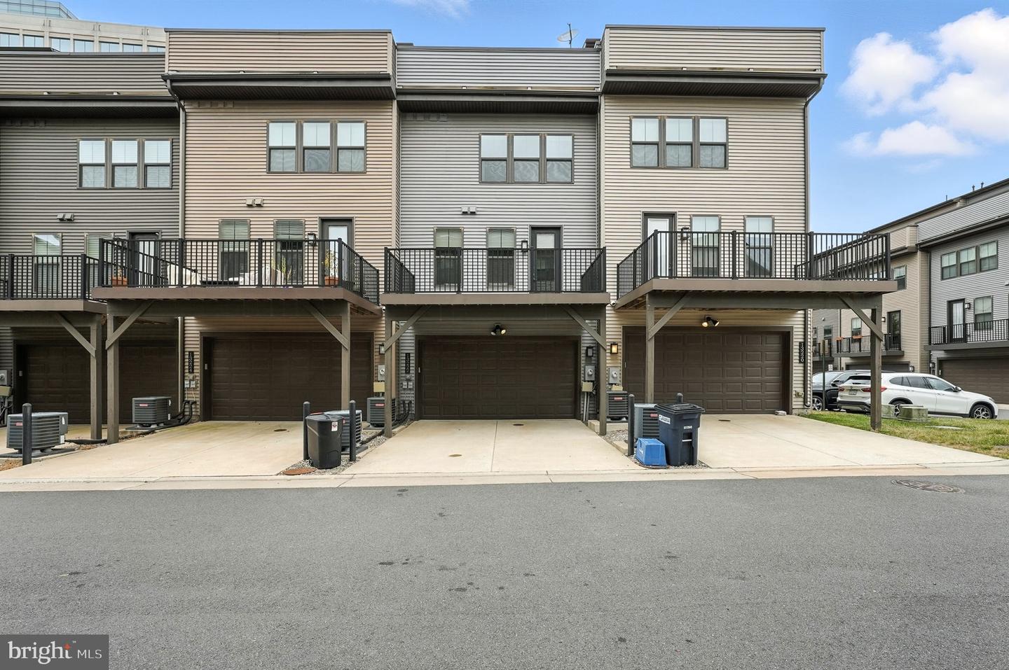 13222 LAKE WATERVIEW WAY, HERNDON, Virginia 20171, 3 Bedrooms Bedrooms, ,3 BathroomsBathrooms,Residential,For sale,13222 LAKE WATERVIEW WAY,VAFX2263214 MLS # VAFX2263214