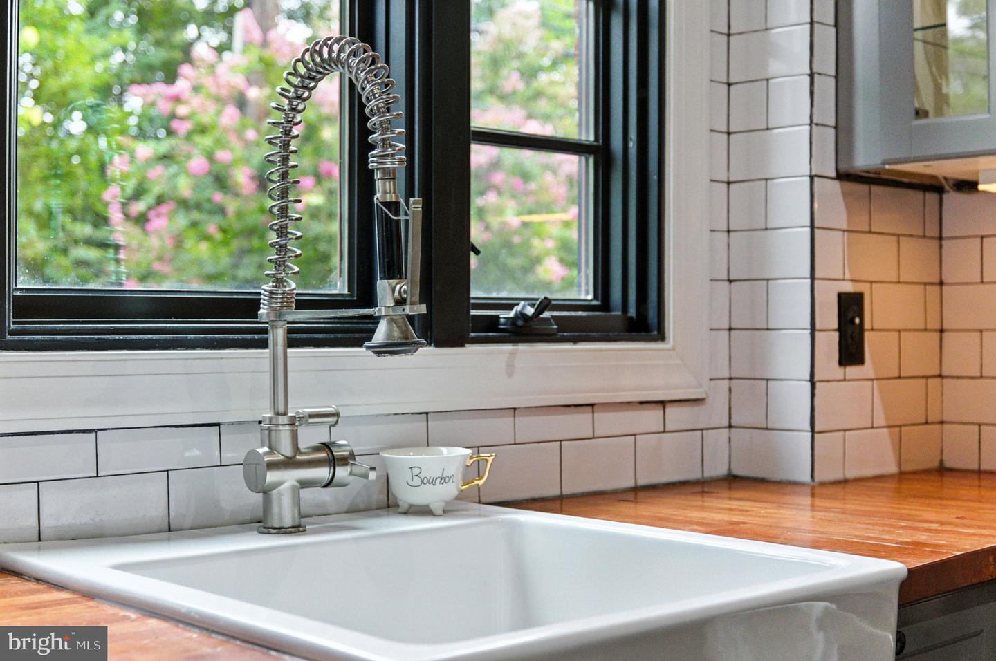 333 MOUNT VERNON AVE, ALEXANDRIA, Virginia 22301, 2 Bedrooms Bedrooms, ,1 BathroomBathrooms,Residential,For sale,333 MOUNT VERNON AVE,VAAX2048990 MLS # VAAX2048990