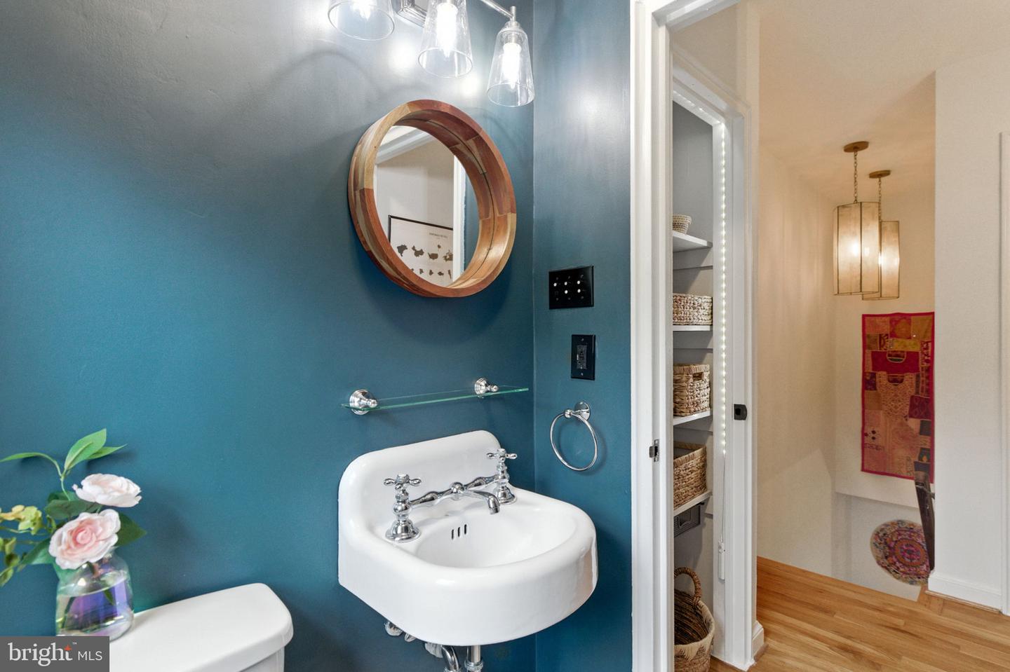 333 MOUNT VERNON AVE, ALEXANDRIA, Virginia 22301, 2 Bedrooms Bedrooms, ,1 BathroomBathrooms,Residential,For sale,333 MOUNT VERNON AVE,VAAX2048990 MLS # VAAX2048990