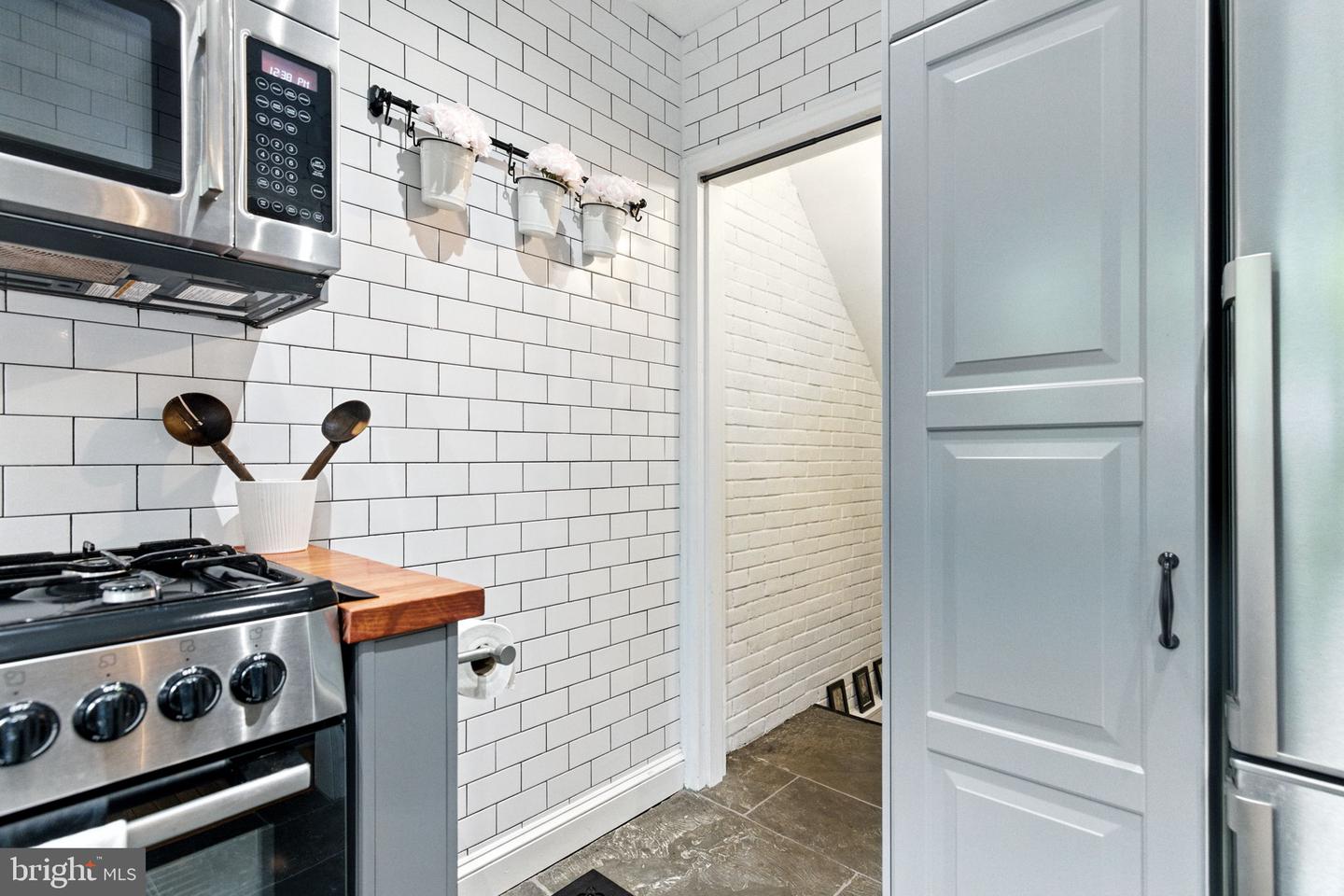 333 MOUNT VERNON AVE, ALEXANDRIA, Virginia 22301, 2 Bedrooms Bedrooms, ,1 BathroomBathrooms,Residential,For sale,333 MOUNT VERNON AVE,VAAX2048990 MLS # VAAX2048990