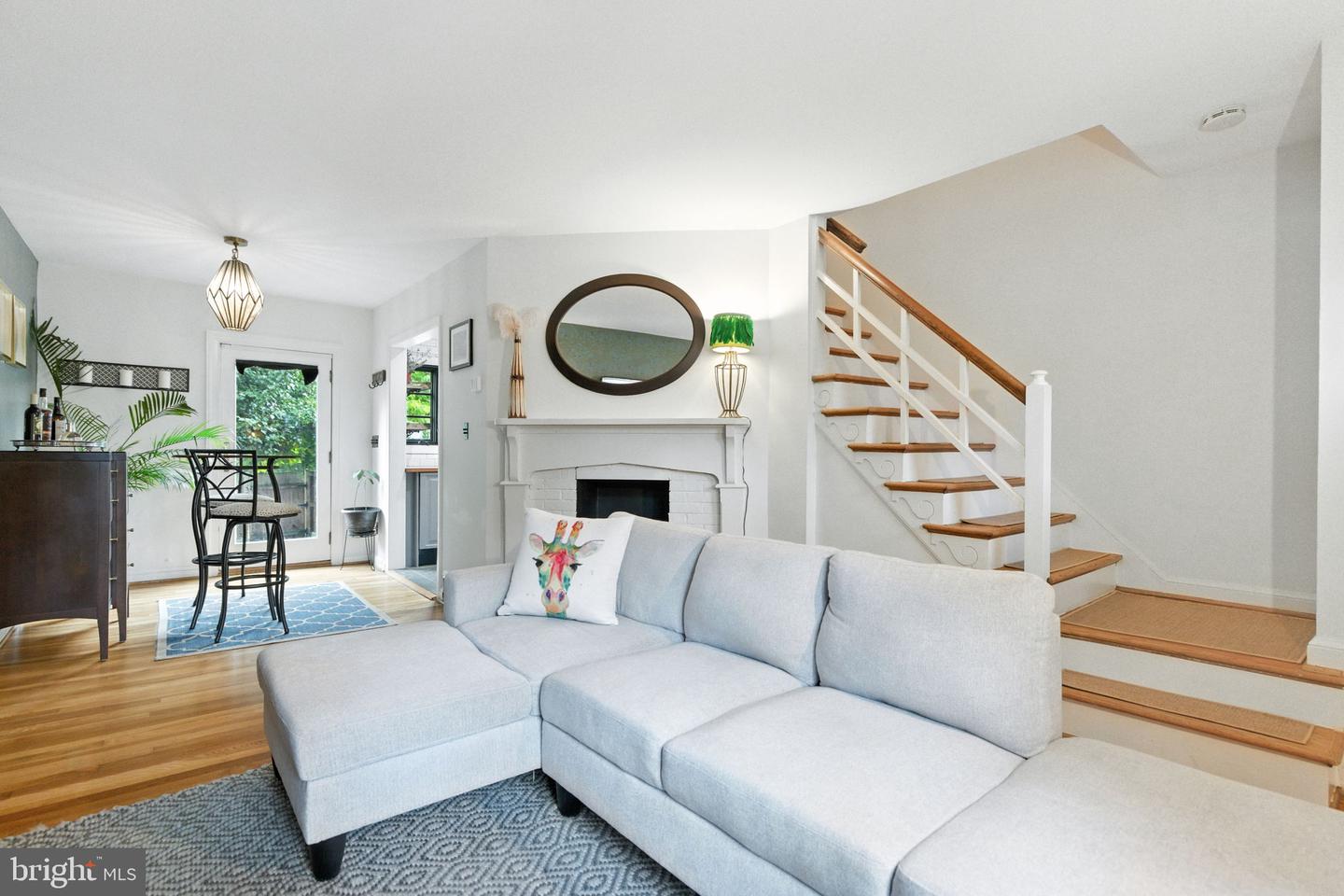 333 MOUNT VERNON AVE, ALEXANDRIA, Virginia 22301, 2 Bedrooms Bedrooms, ,1 BathroomBathrooms,Residential,For sale,333 MOUNT VERNON AVE,VAAX2048990 MLS # VAAX2048990