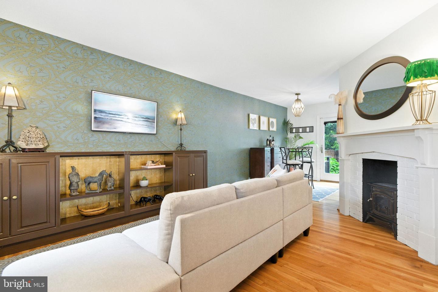 333 MOUNT VERNON AVE, ALEXANDRIA, Virginia 22301, 2 Bedrooms Bedrooms, ,1 BathroomBathrooms,Residential,For sale,333 MOUNT VERNON AVE,VAAX2048990 MLS # VAAX2048990