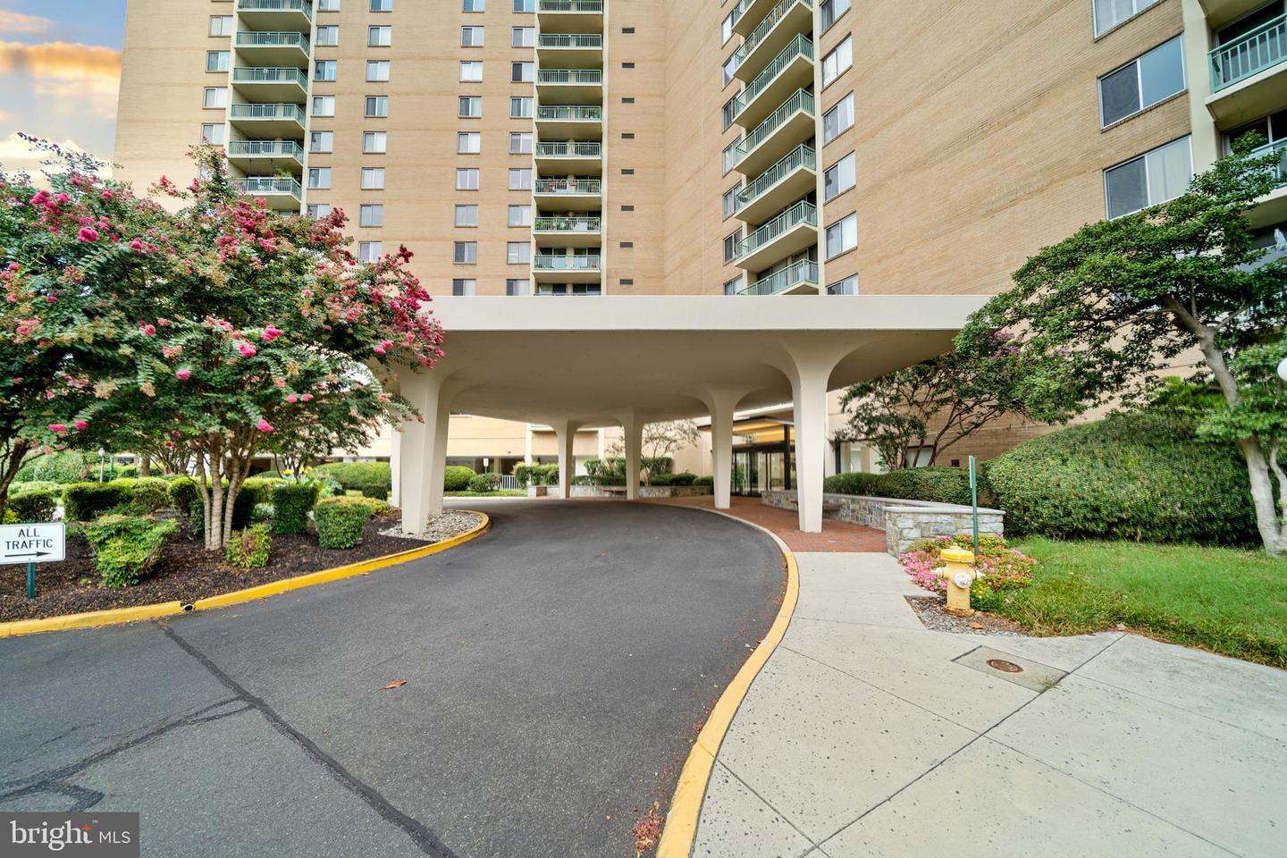 501 SLATERS LN #402, ALEXANDRIA, Virginia 22314, 1 Bedroom Bedrooms, ,1 BathroomBathrooms,Residential,For sale,501 SLATERS LN #402,VAAX2048992 MLS # VAAX2048992