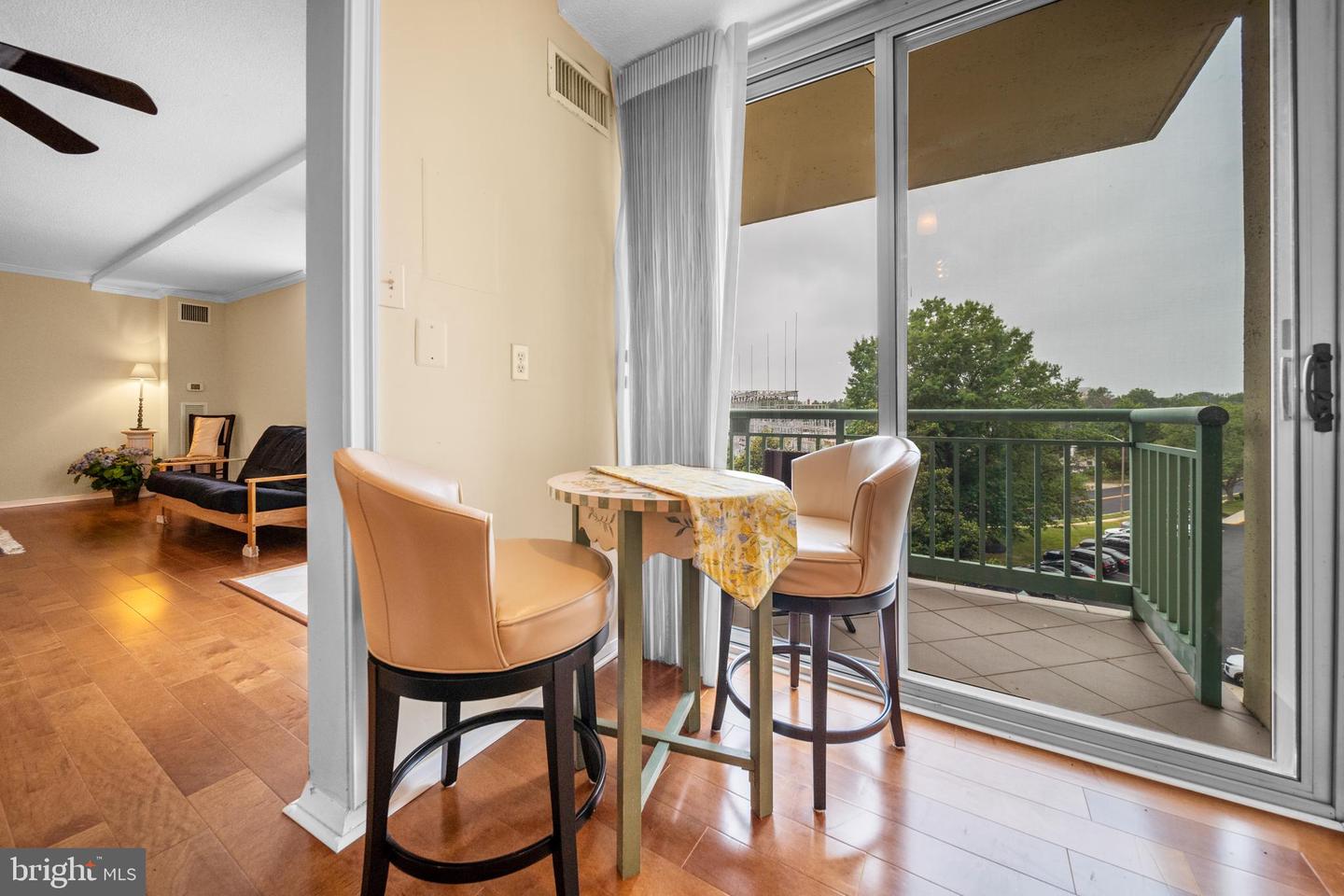 501 SLATERS LN #402, ALEXANDRIA, Virginia 22314, 1 Bedroom Bedrooms, ,1 BathroomBathrooms,Residential,For sale,501 SLATERS LN #402,VAAX2048992 MLS # VAAX2048992