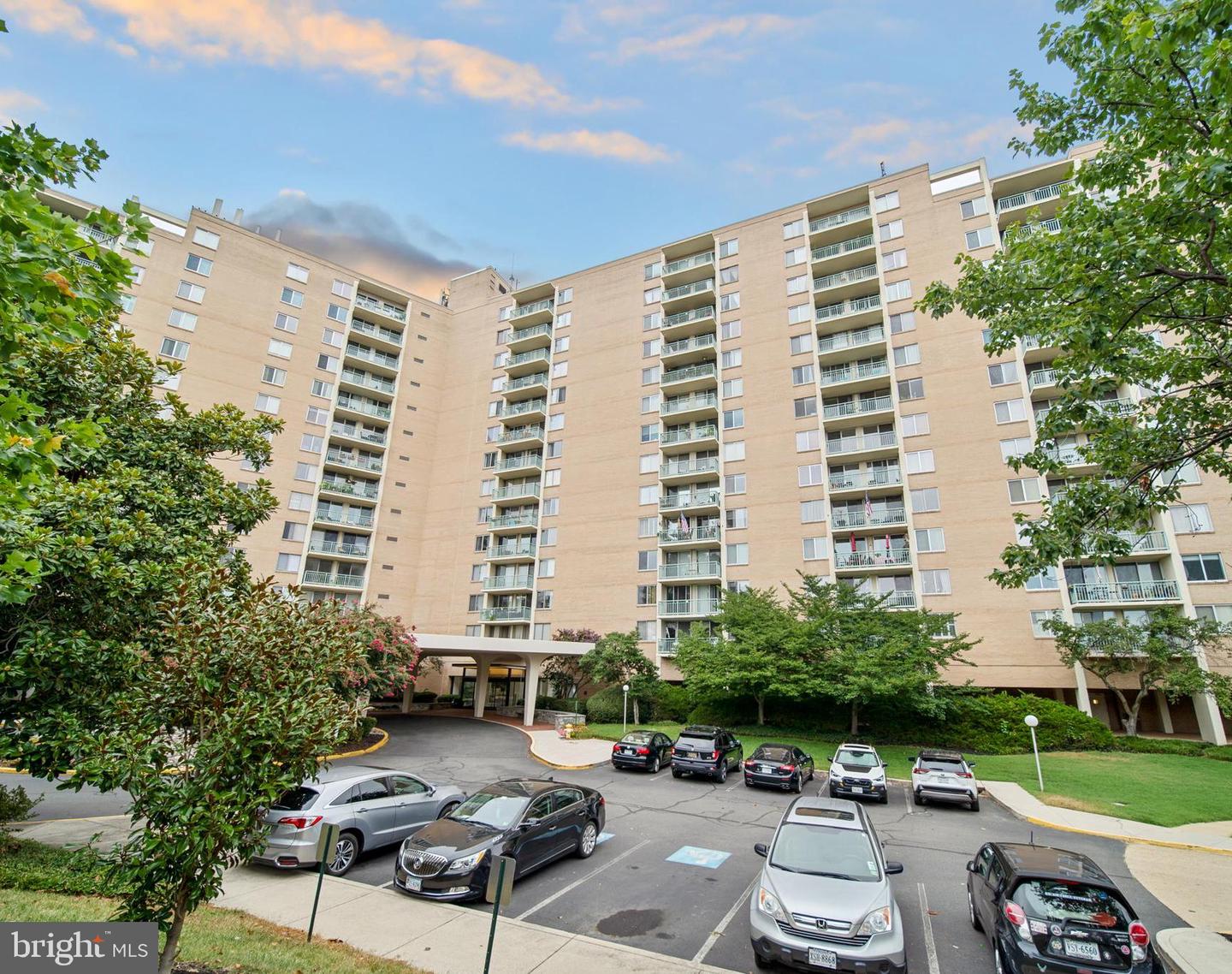 501 SLATERS LN #402, ALEXANDRIA, Virginia 22314, 1 Bedroom Bedrooms, ,1 BathroomBathrooms,Residential,For sale,501 SLATERS LN #402,VAAX2048992 MLS # VAAX2048992