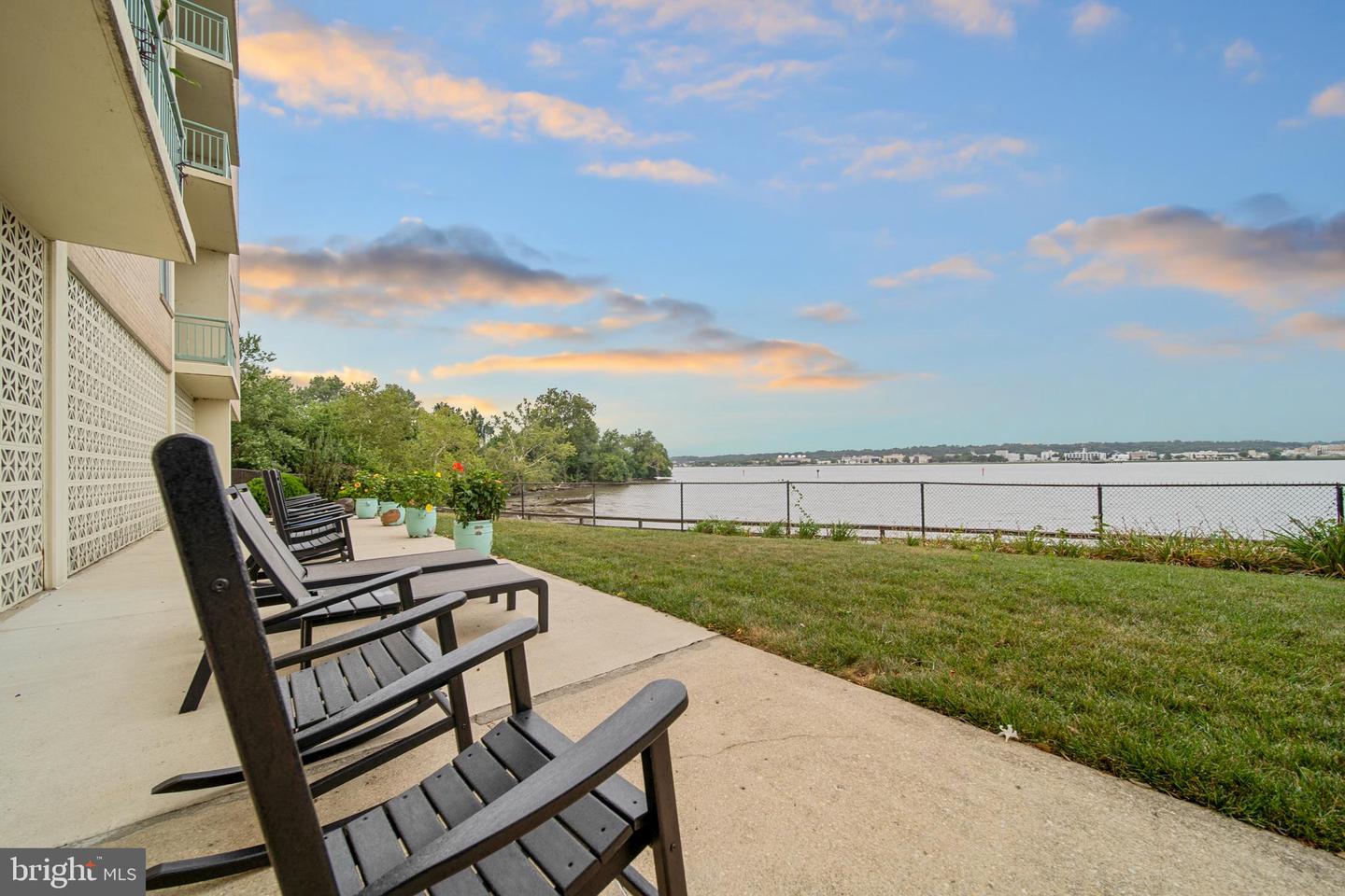 501 SLATERS LN #402, ALEXANDRIA, Virginia 22314, 1 Bedroom Bedrooms, ,1 BathroomBathrooms,Residential,For sale,501 SLATERS LN #402,VAAX2048992 MLS # VAAX2048992