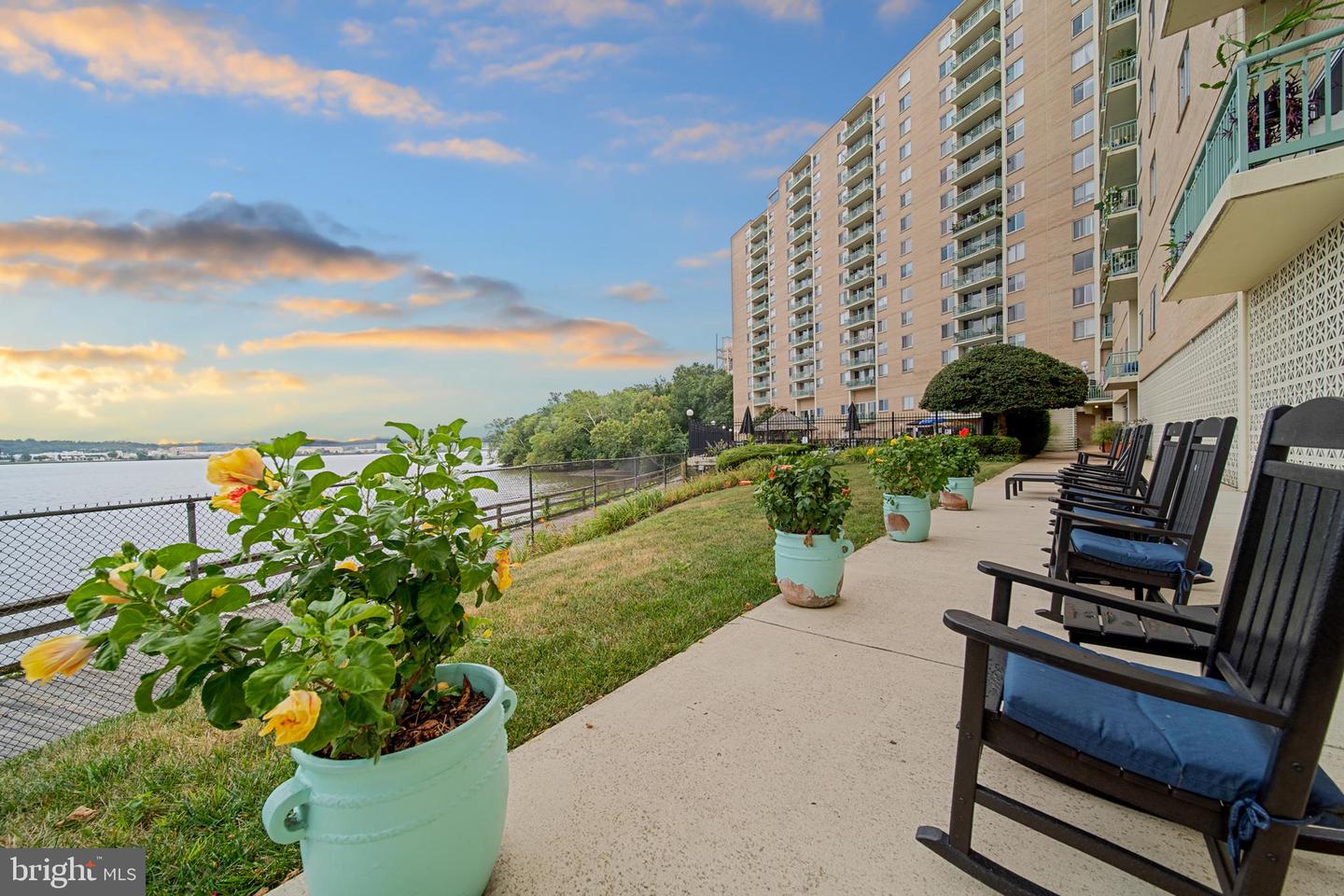 501 SLATERS LN #402, ALEXANDRIA, Virginia 22314, 1 Bedroom Bedrooms, ,1 BathroomBathrooms,Residential,For sale,501 SLATERS LN #402,VAAX2048992 MLS # VAAX2048992