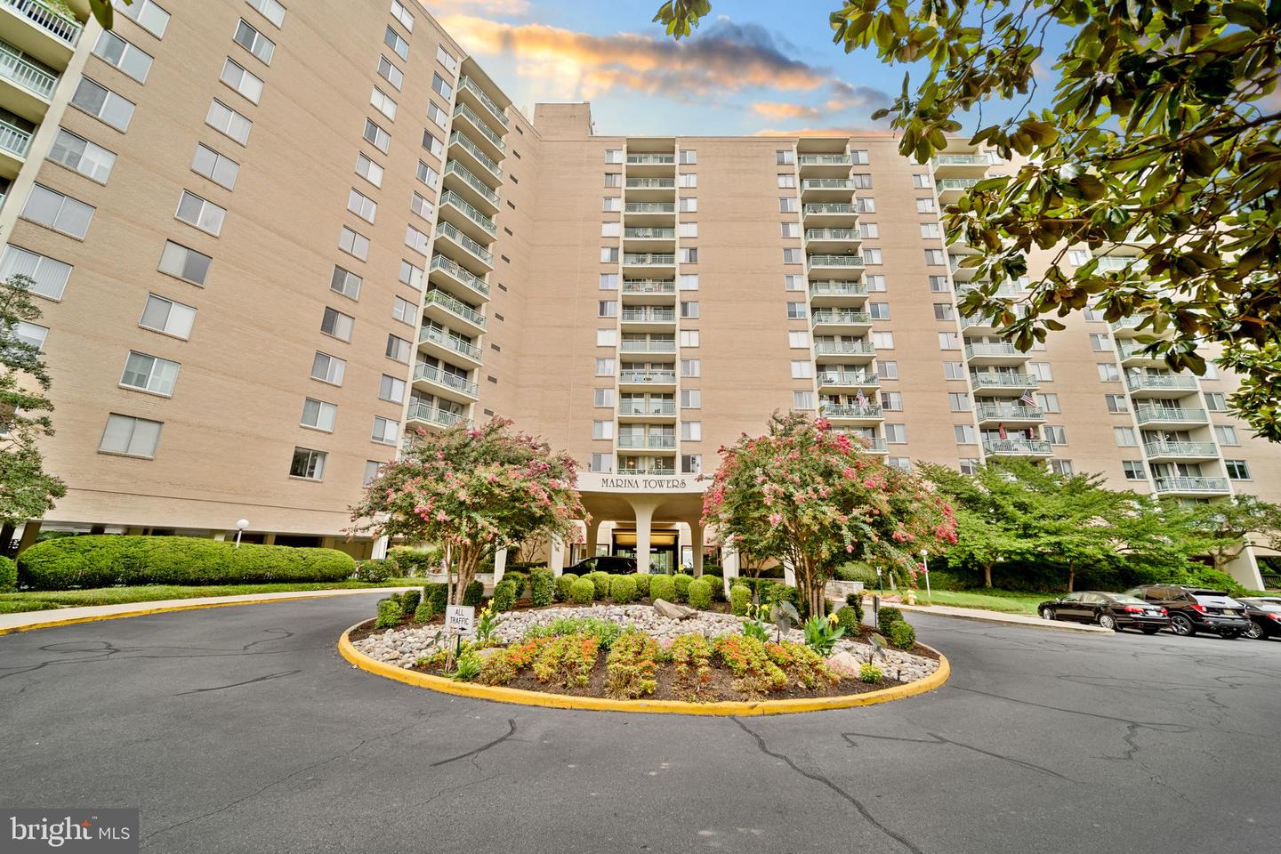 501 SLATERS LN #402, ALEXANDRIA, Virginia 22314, 1 Bedroom Bedrooms, ,1 BathroomBathrooms,Residential,For sale,501 SLATERS LN #402,VAAX2048992 MLS # VAAX2048992