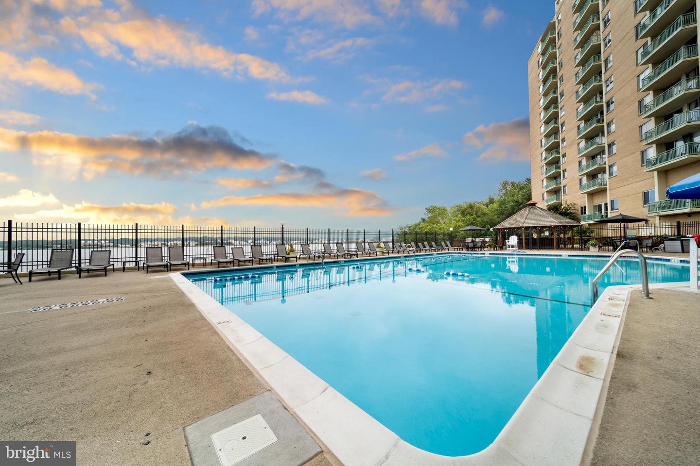501 SLATERS LN #402, ALEXANDRIA, Virginia 22314, 1 Bedroom Bedrooms, ,1 BathroomBathrooms,Residential,For sale,501 SLATERS LN #402,VAAX2048992 MLS # VAAX2048992