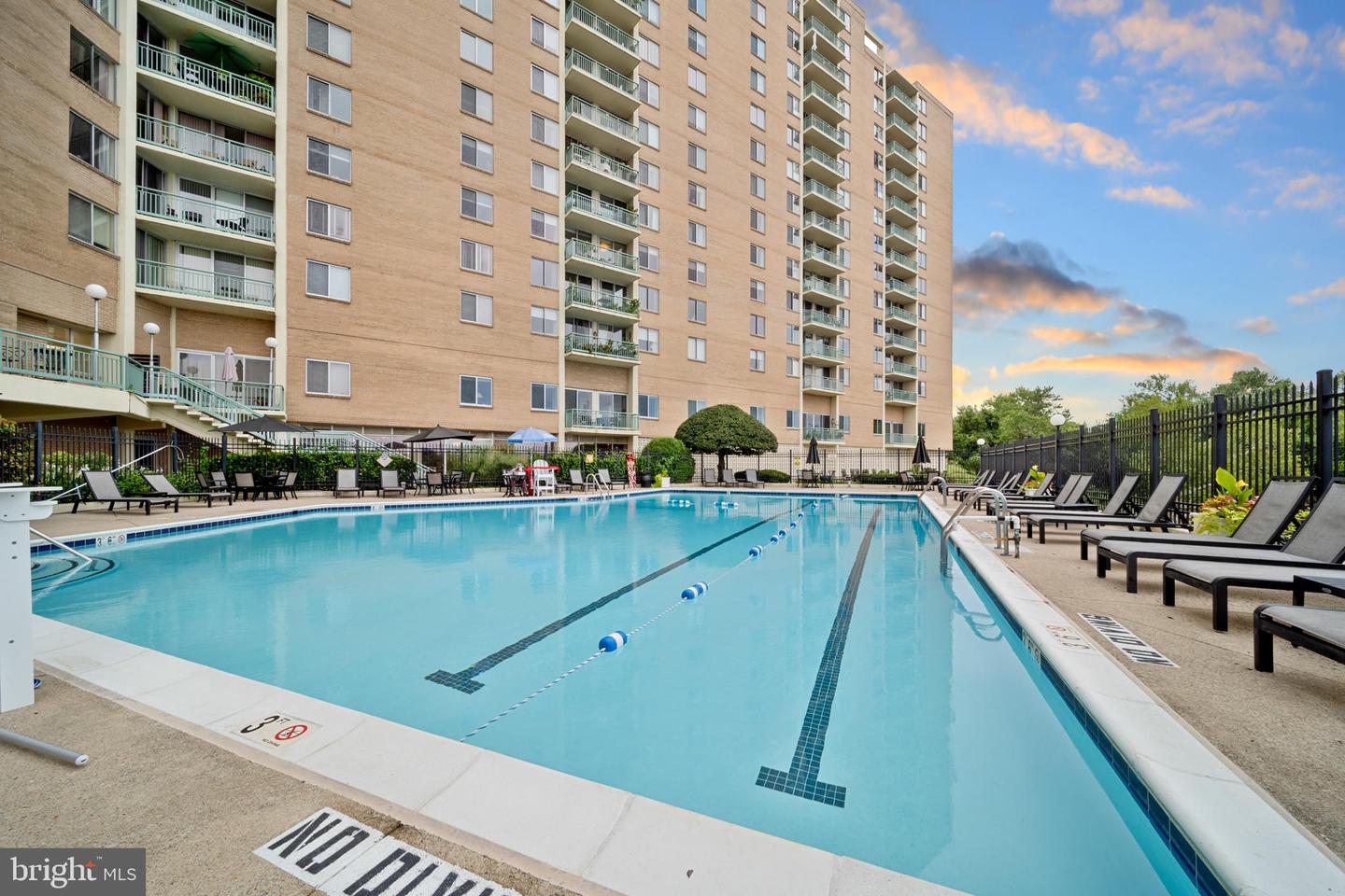 501 SLATERS LN #402, ALEXANDRIA, Virginia 22314, 1 Bedroom Bedrooms, ,1 BathroomBathrooms,Residential,For sale,501 SLATERS LN #402,VAAX2048992 MLS # VAAX2048992