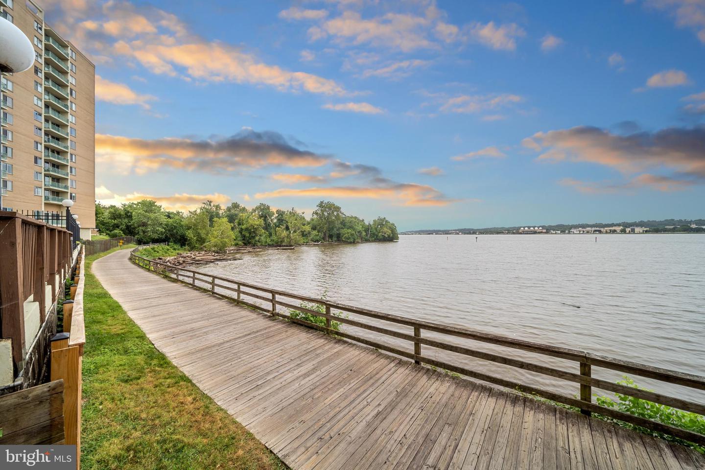 501 SLATERS LN #402, ALEXANDRIA, Virginia 22314, 1 Bedroom Bedrooms, ,1 BathroomBathrooms,Residential,For sale,501 SLATERS LN #402,VAAX2048992 MLS # VAAX2048992
