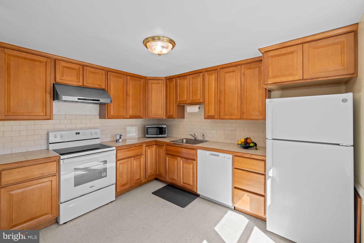 3123 PEBBLE HILL LN, FAIRFAX, Virginia 22031, 3 Bedrooms Bedrooms, ,2 BathroomsBathrooms,Residential,For sale,3123 PEBBLE HILL LN,VAFX2263418 MLS # VAFX2263418
