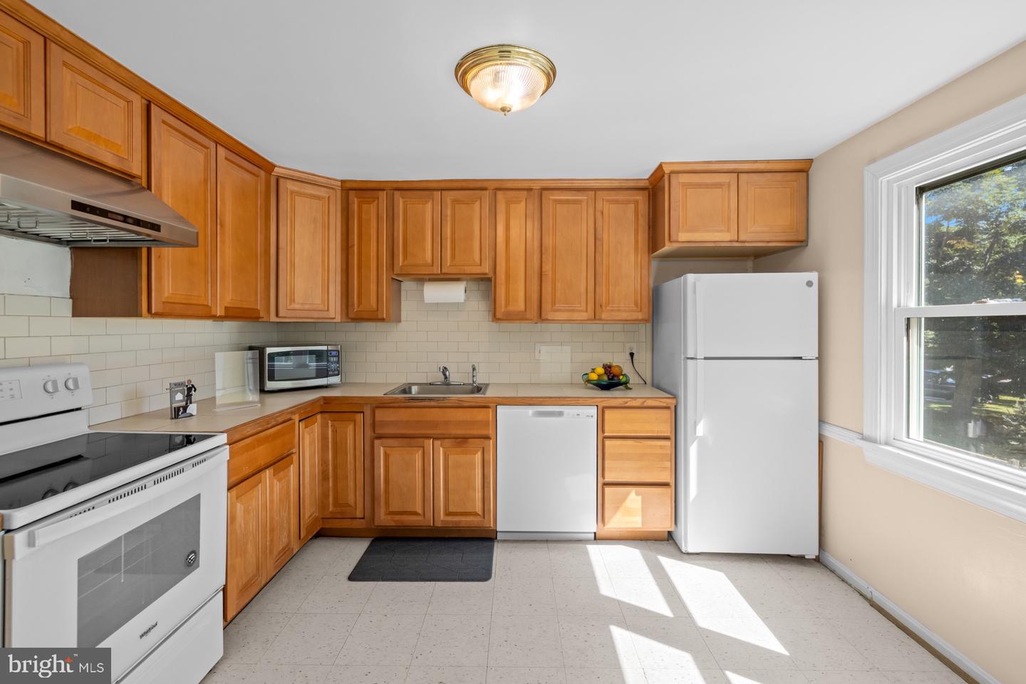 3123 PEBBLE HILL LN, FAIRFAX, Virginia 22031, 3 Bedrooms Bedrooms, ,2 BathroomsBathrooms,Residential,For sale,3123 PEBBLE HILL LN,VAFX2263418 MLS # VAFX2263418