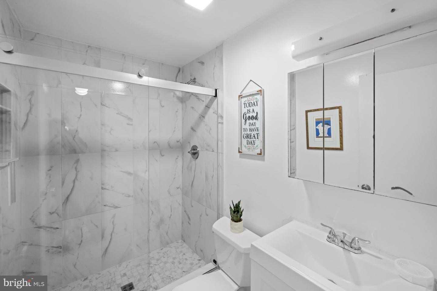 3123 PEBBLE HILL LN, FAIRFAX, Virginia 22031, 3 Bedrooms Bedrooms, ,2 BathroomsBathrooms,Residential,For sale,3123 PEBBLE HILL LN,VAFX2263418 MLS # VAFX2263418