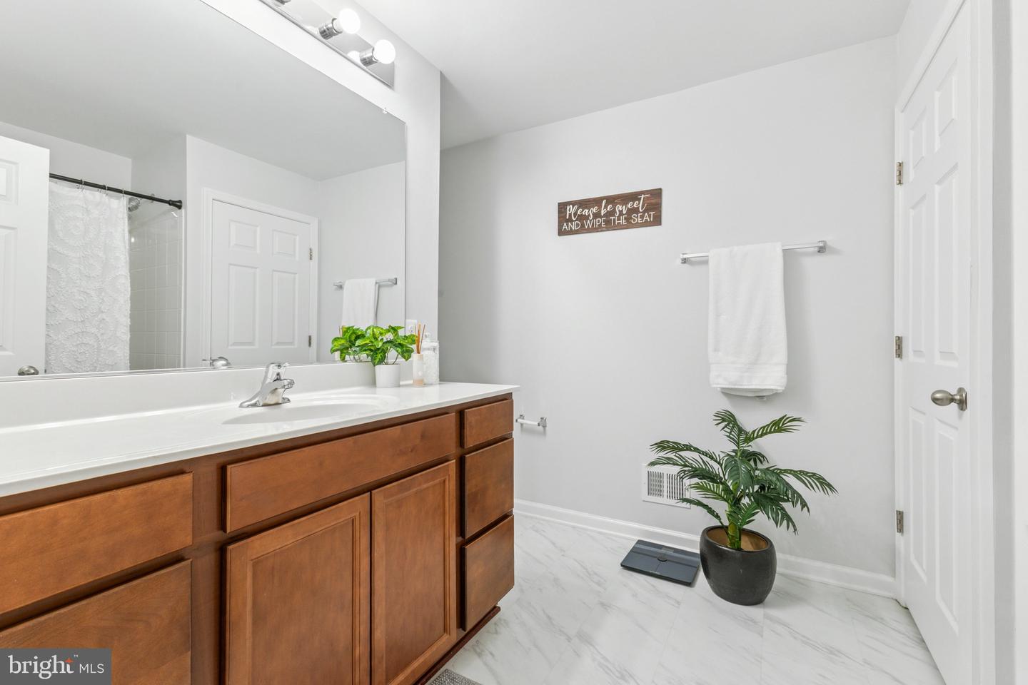 8 WORSHAM LN, FREDERICKSBURG, Virginia 22405, 4 Bedrooms Bedrooms, ,3 BathroomsBathrooms,Residential,For sale,8 WORSHAM LN,VAST2042176 MLS # VAST2042176