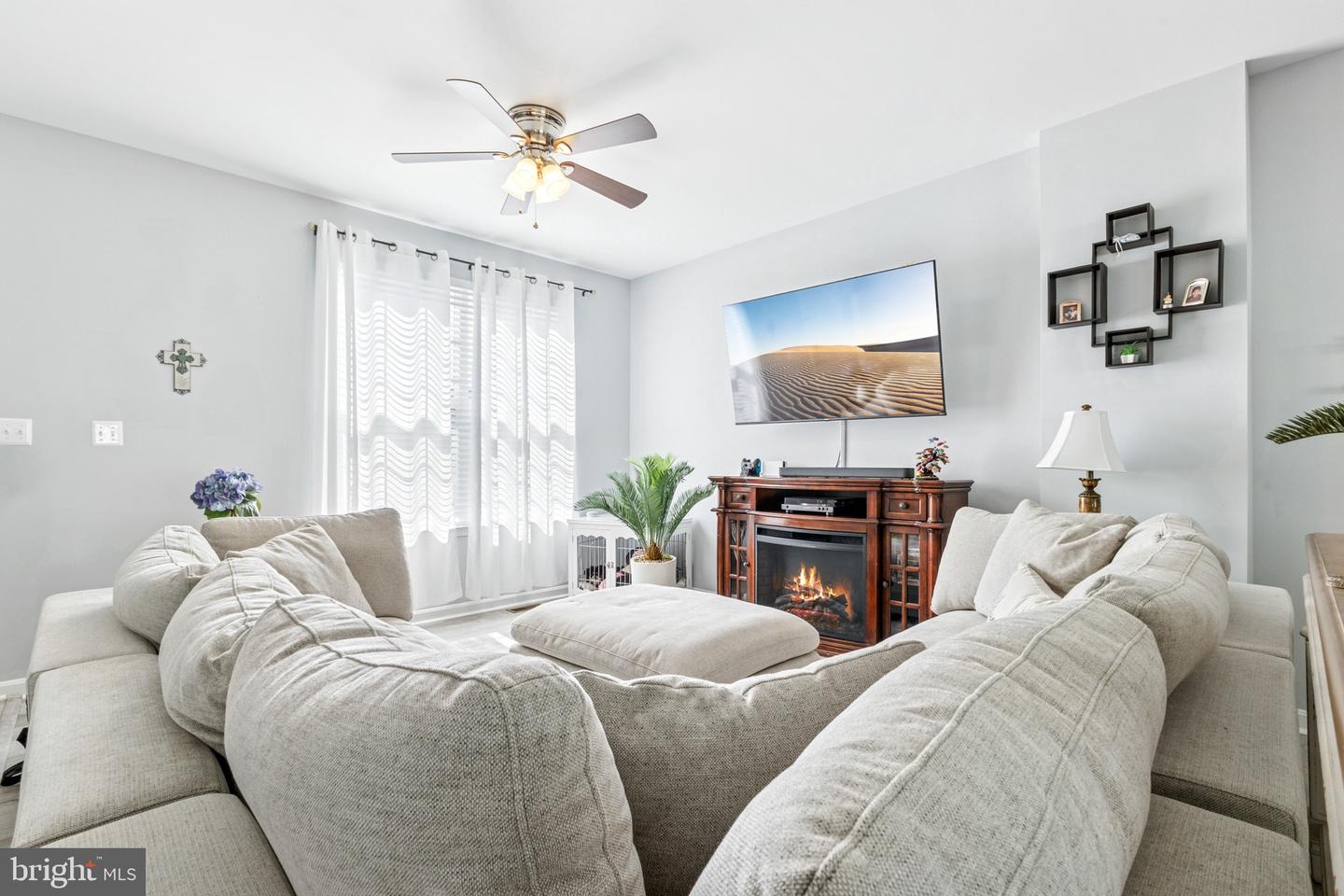 8 WORSHAM LN, FREDERICKSBURG, Virginia 22405, 4 Bedrooms Bedrooms, ,3 BathroomsBathrooms,Residential,For sale,8 WORSHAM LN,VAST2042176 MLS # VAST2042176