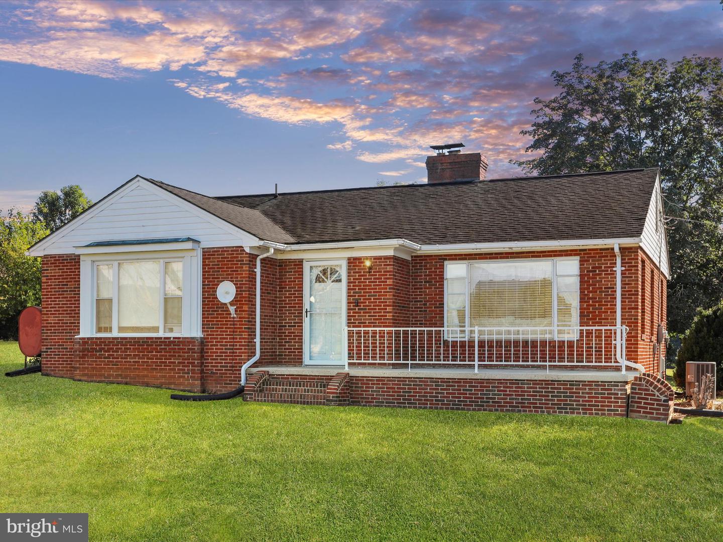 3634 N EAST SIDE, ELKTON, Virginia 22827, 3 Bedrooms Bedrooms, 8 Rooms Rooms,1 BathroomBathrooms,Residential,For sale,3634 N EAST SIDE,VARO2002530 MLS # VARO2002530