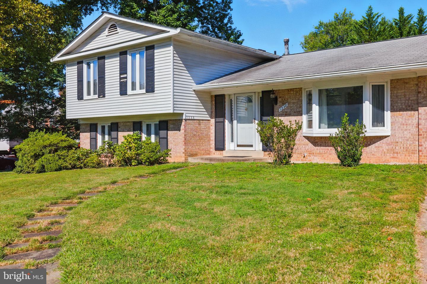 1238 STONEHAM CT, MCLEAN, Virginia 22101, 5 Bedrooms Bedrooms, ,2 BathroomsBathrooms,Residential,For sale,1238 STONEHAM CT,VAFX2263536 MLS # VAFX2263536