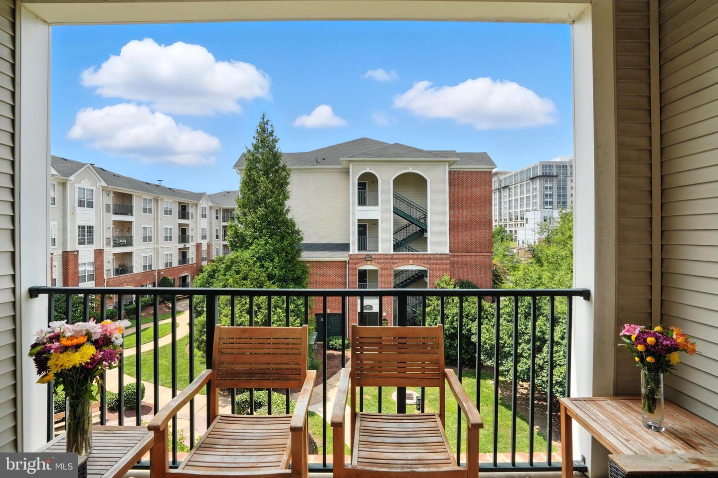 4850 EISENHOWER AVE #302, ALEXANDRIA, Virginia 22304, 2 Bedrooms Bedrooms, ,2 BathroomsBathrooms,Residential,For sale,4850 EISENHOWER AVE #302,VAAX2049076 MLS # VAAX2049076