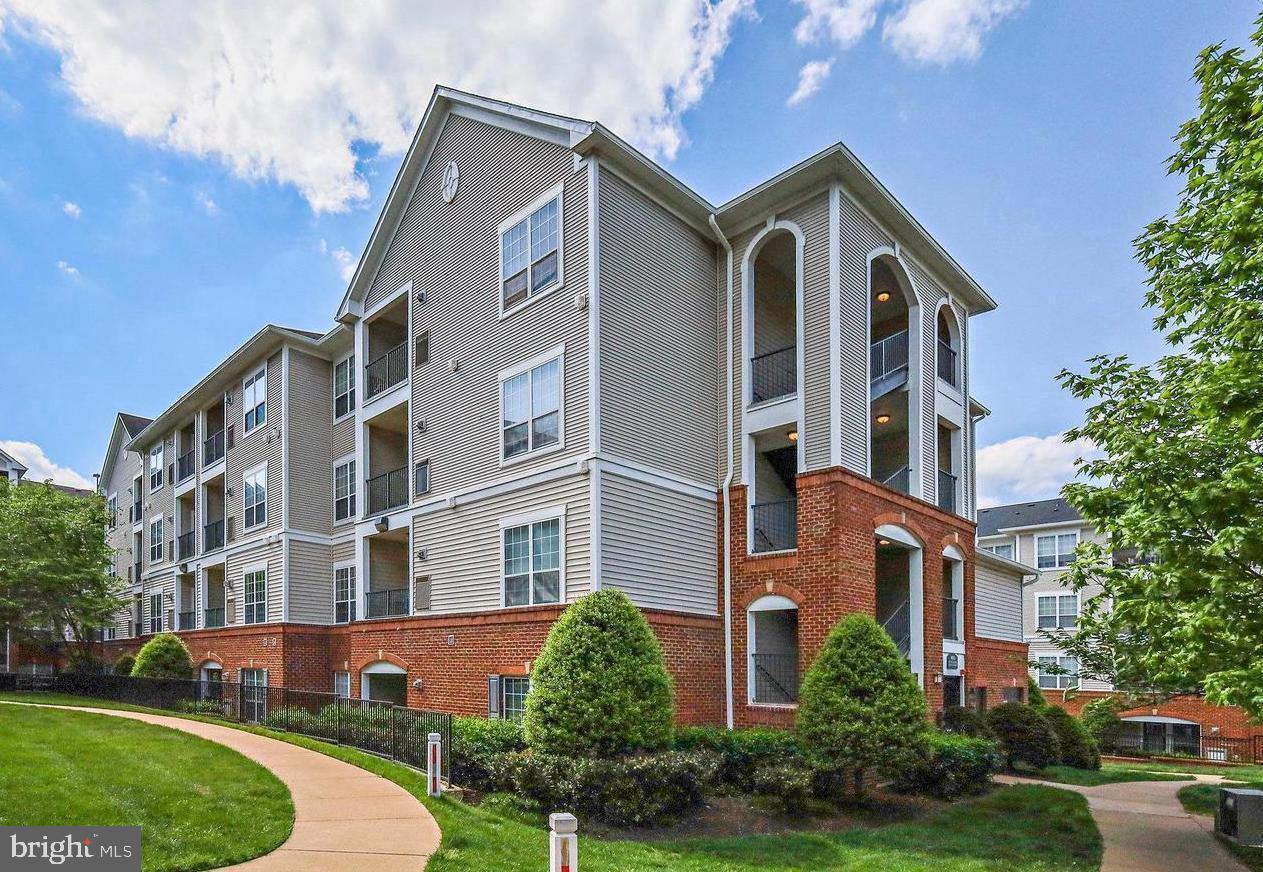4850 EISENHOWER AVE #302, ALEXANDRIA, Virginia 22304, 2 Bedrooms Bedrooms, ,2 BathroomsBathrooms,Residential,For sale,4850 EISENHOWER AVE #302,VAAX2049076 MLS # VAAX2049076