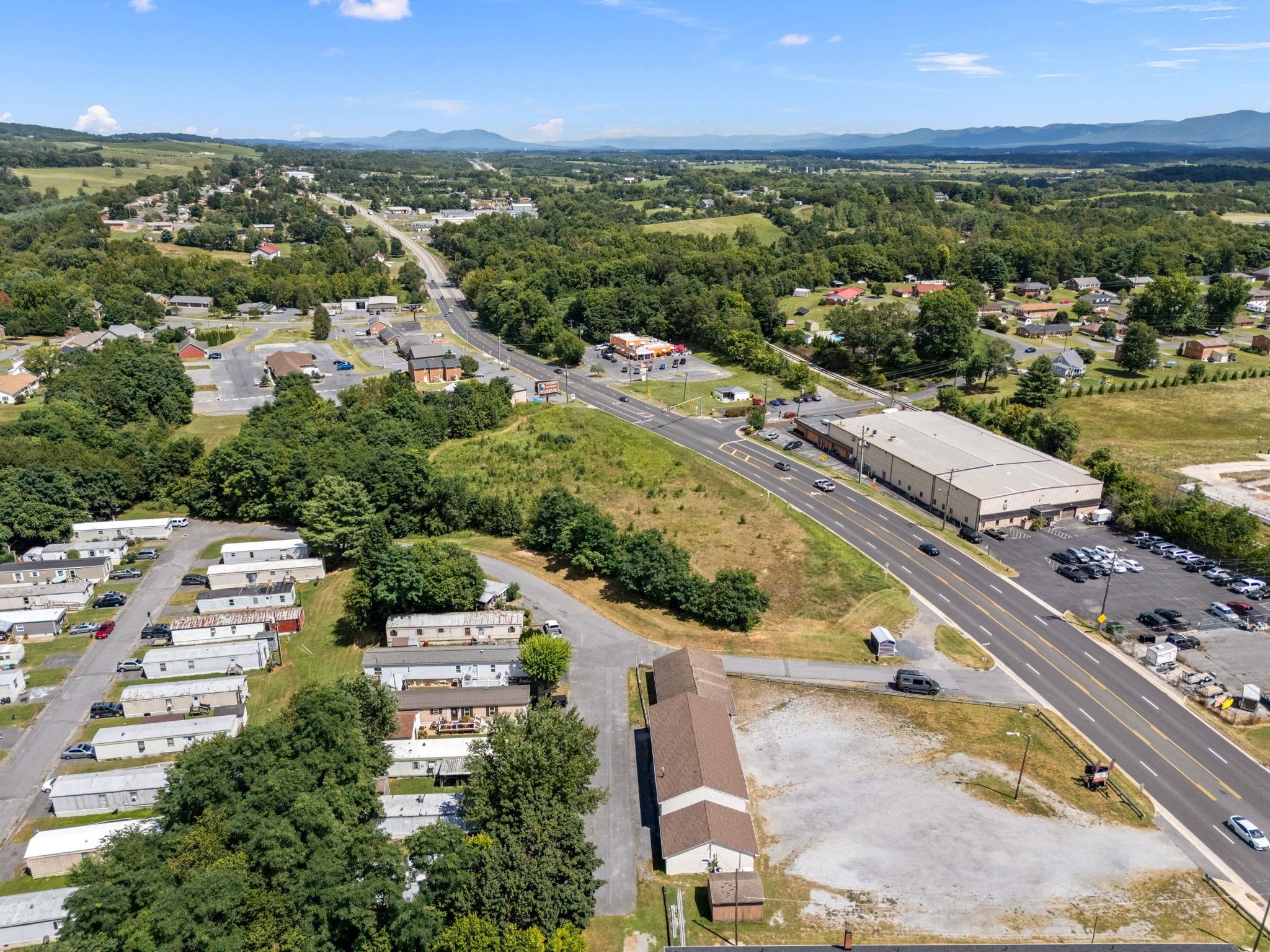 560 LEE HWY, VERONA, Virginia 24482, ,Commercial,560 LEE HWY,668415 MLS # 668415
