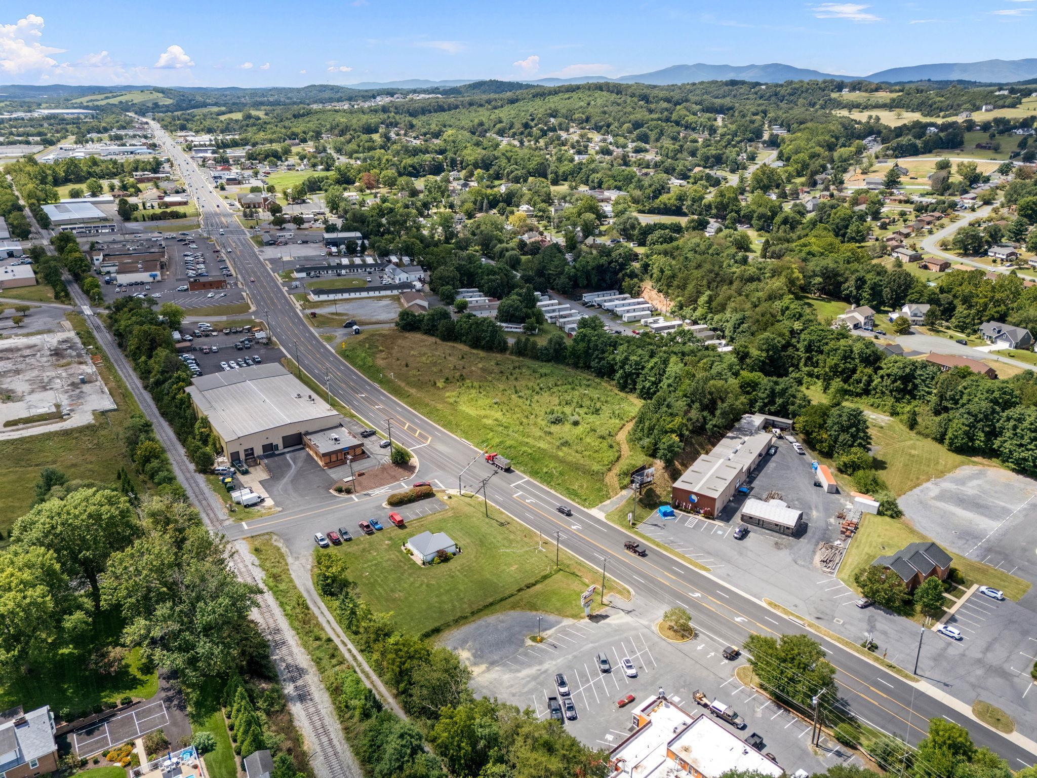 560 LEE HWY, VERONA, Virginia 24482, ,Commercial,560 LEE HWY,668415 MLS # 668415