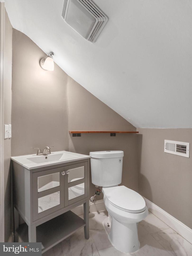 113 W 1ST ST, FRONT ROYAL, Virginia 22630, 5 Bedrooms Bedrooms, ,5 BathroomsBathrooms,Residential,For sale,113 W 1ST ST,VAWR2012142 MLS # VAWR2012142