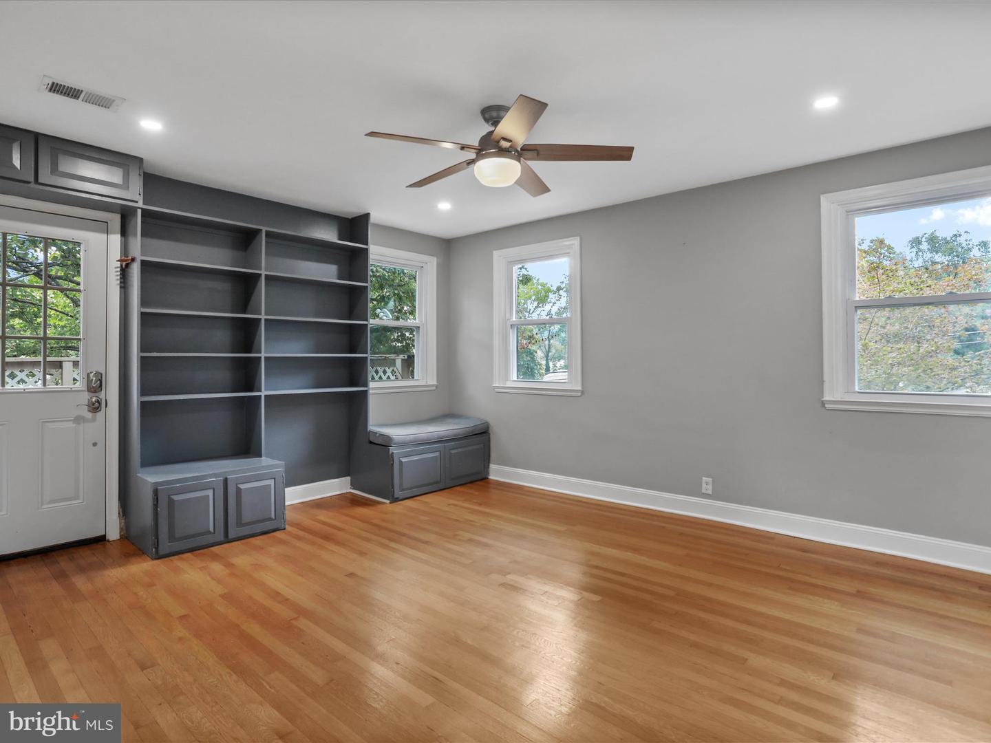 113 W 1ST ST, FRONT ROYAL, Virginia 22630, 5 Bedrooms Bedrooms, ,5 BathroomsBathrooms,Residential,For sale,113 W 1ST ST,VAWR2012142 MLS # VAWR2012142