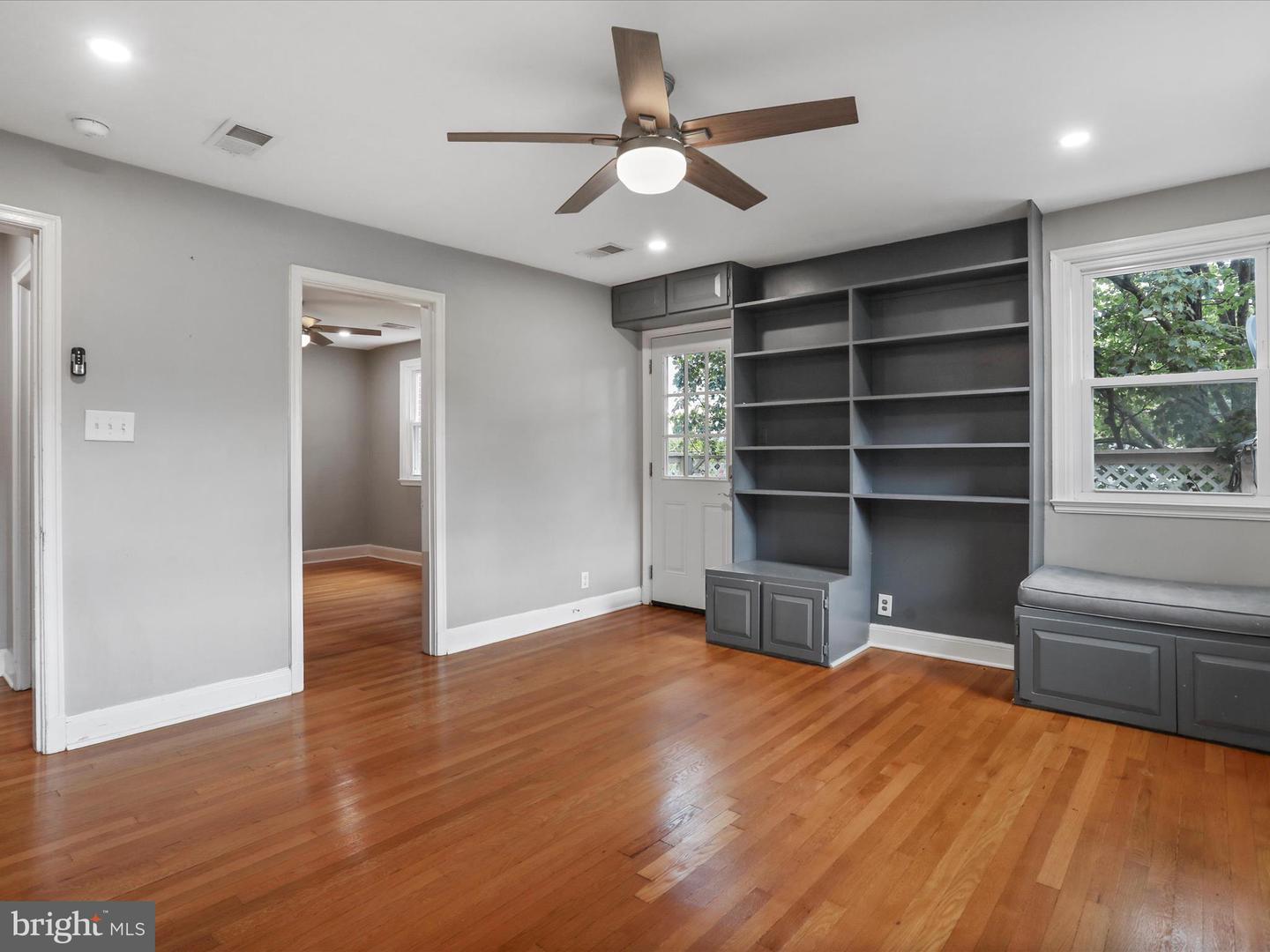 113 W 1ST ST, FRONT ROYAL, Virginia 22630, 5 Bedrooms Bedrooms, ,5 BathroomsBathrooms,Residential,For sale,113 W 1ST ST,VAWR2012142 MLS # VAWR2012142
