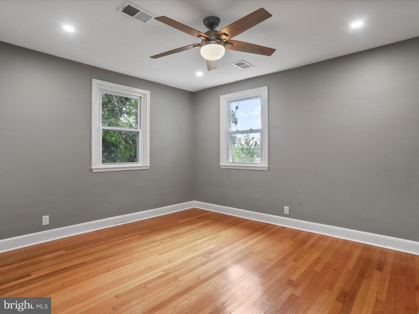 113 W 1ST ST, FRONT ROYAL, Virginia 22630, 5 Bedrooms Bedrooms, ,5 BathroomsBathrooms,Residential,For sale,113 W 1ST ST,VAWR2012142 MLS # VAWR2012142