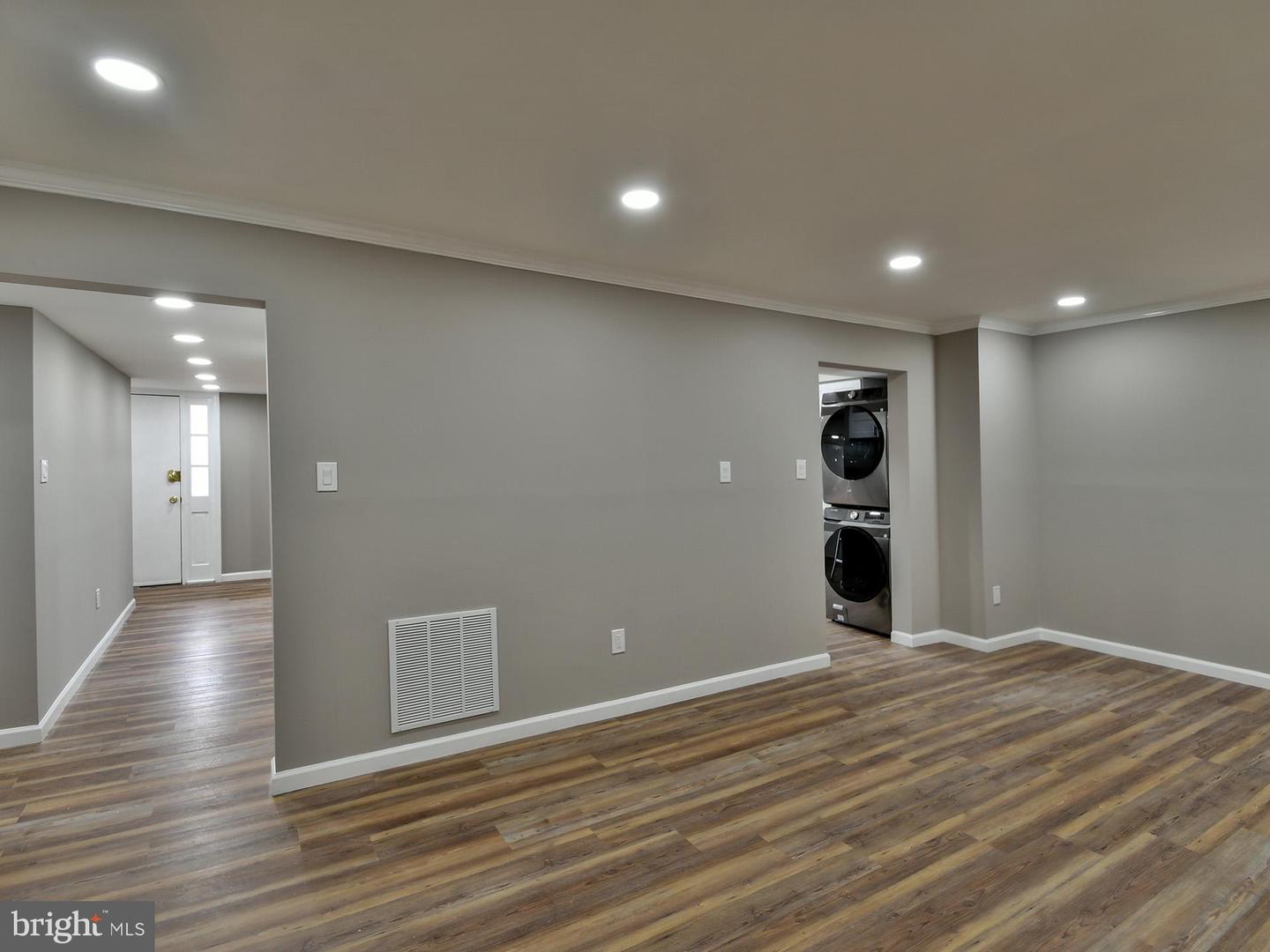 1028-A BRIXTON CT, STERLING, Virginia 20164, 3 Bedrooms Bedrooms, 5 Rooms Rooms,2 BathroomsBathrooms,Residential,For sale,1028-A BRIXTON CT,VALO2105626 MLS # VALO2105626