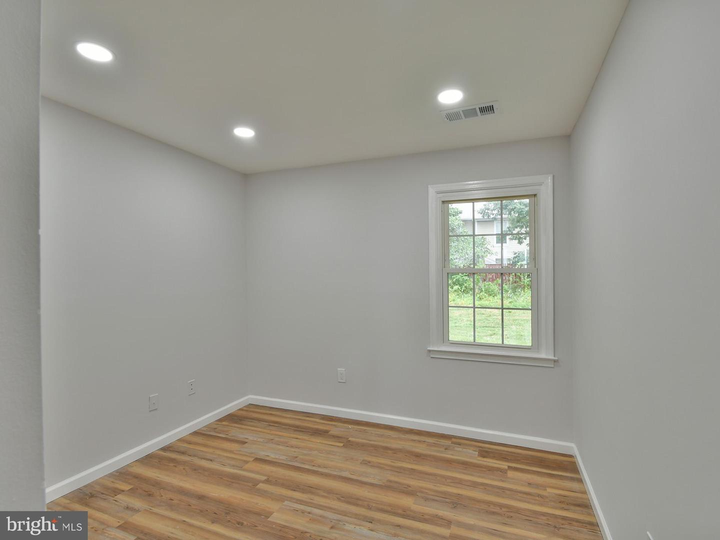 1028-A BRIXTON CT, STERLING, Virginia 20164, 3 Bedrooms Bedrooms, 5 Rooms Rooms,2 BathroomsBathrooms,Residential,For sale,1028-A BRIXTON CT,VALO2105626 MLS # VALO2105626