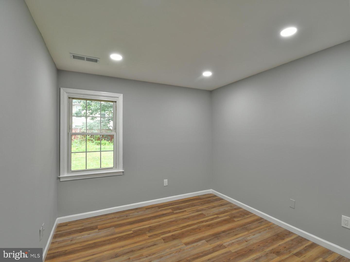 1028-A BRIXTON CT, STERLING, Virginia 20164, 3 Bedrooms Bedrooms, 5 Rooms Rooms,2 BathroomsBathrooms,Residential,For sale,1028-A BRIXTON CT,VALO2105626 MLS # VALO2105626